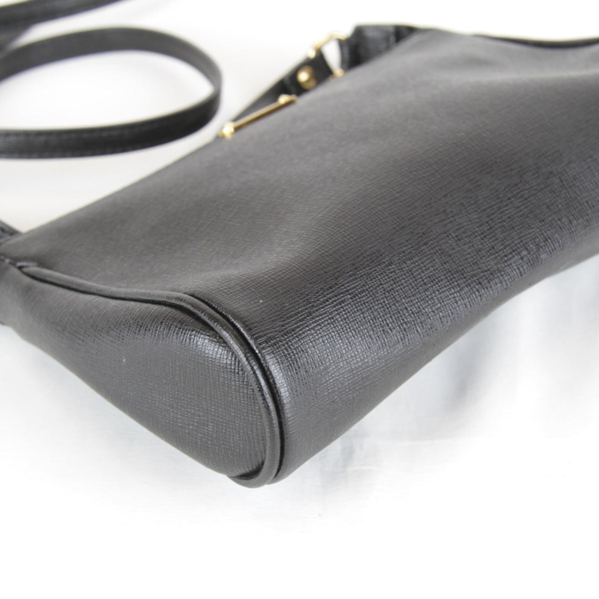 Fendi Black Leather Pouch Shoulder Bag (Pre-Owned)