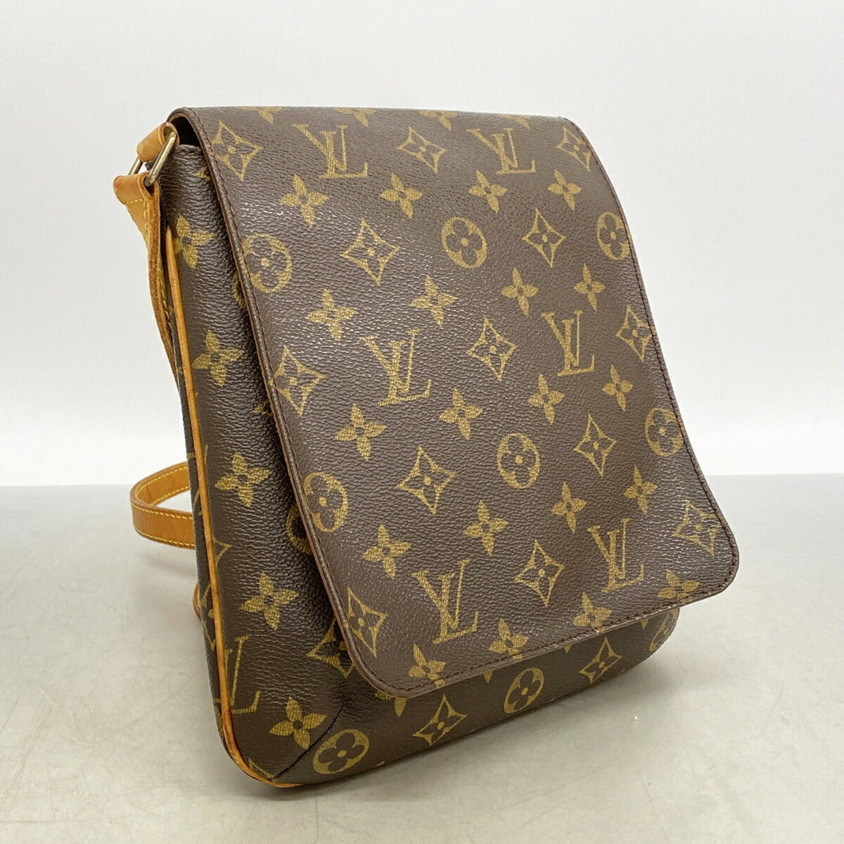 Louis Vuitton Brown Shoulder Bag (Pre-Owned)