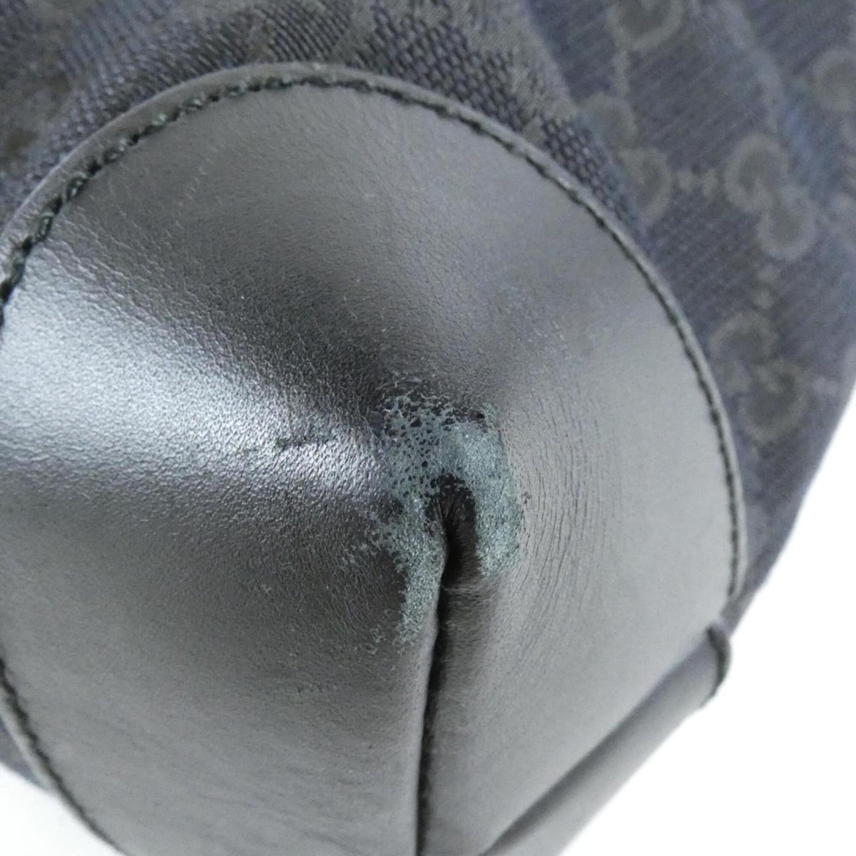 Gucci Black Gg Canvas Shoulder Bag (Pre-Owned)