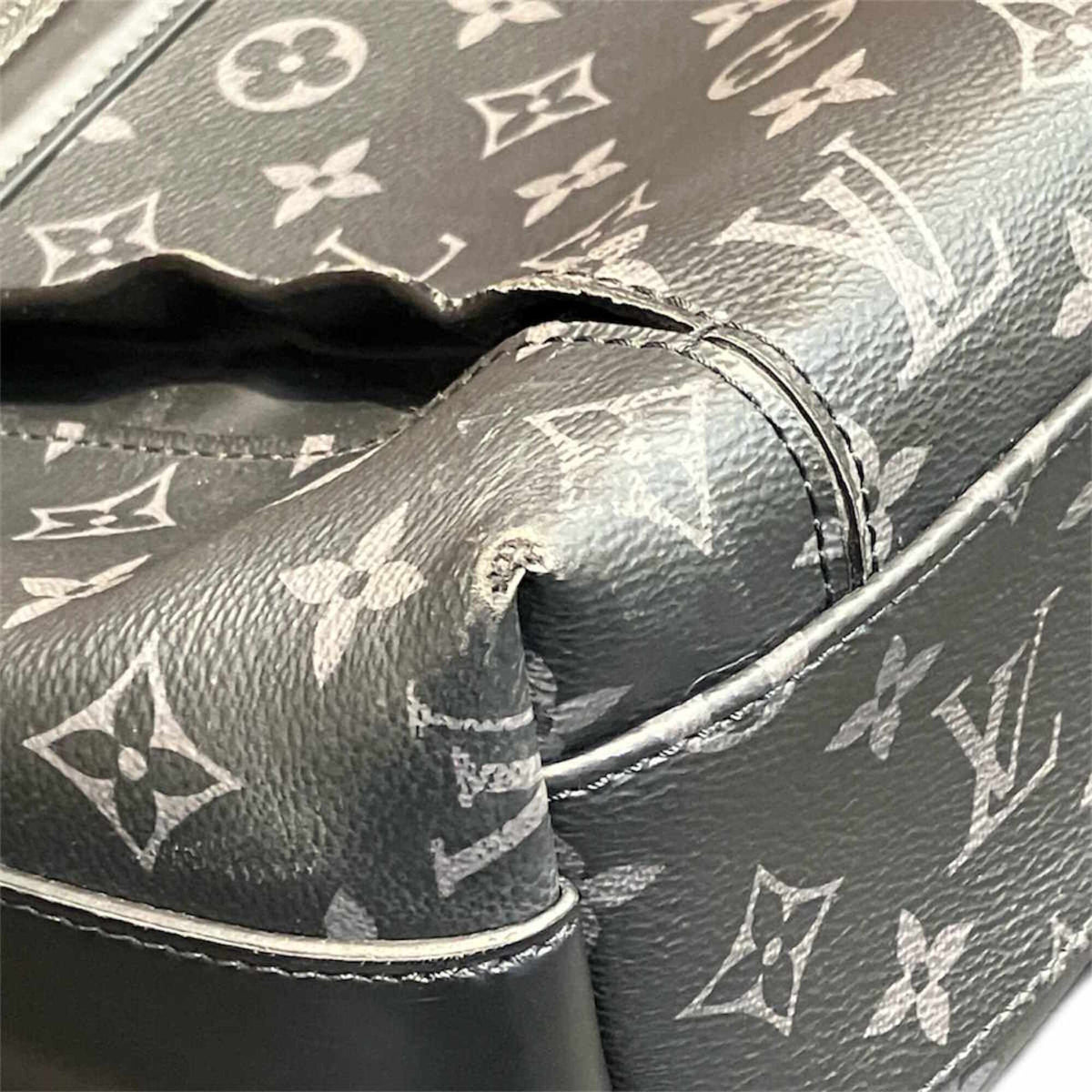 Louis Vuitton Gray Monogram Eclipse Monogram Eclipse Messenger Bag Shoulder Bag (Pre-Owned)