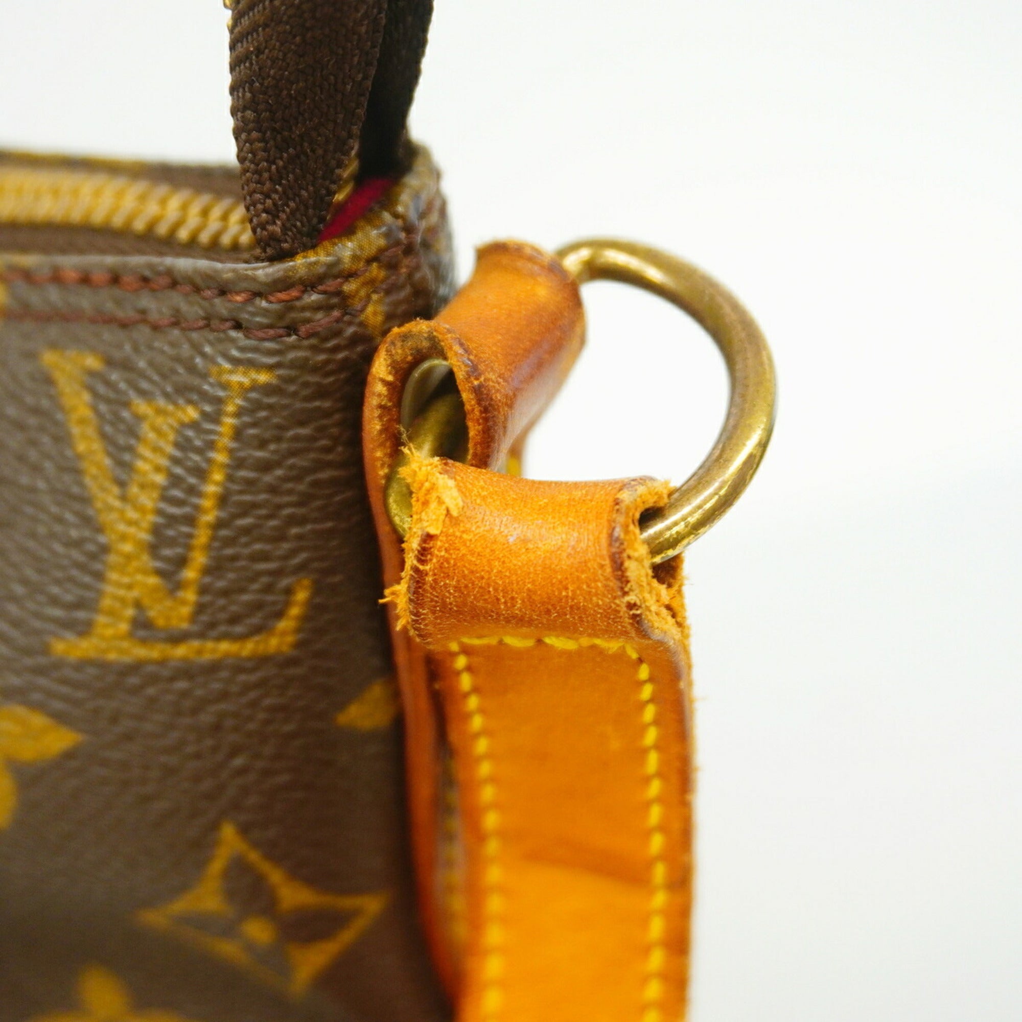 Louis Vuitton Brown Shoulder Bag (Pre-Owned)