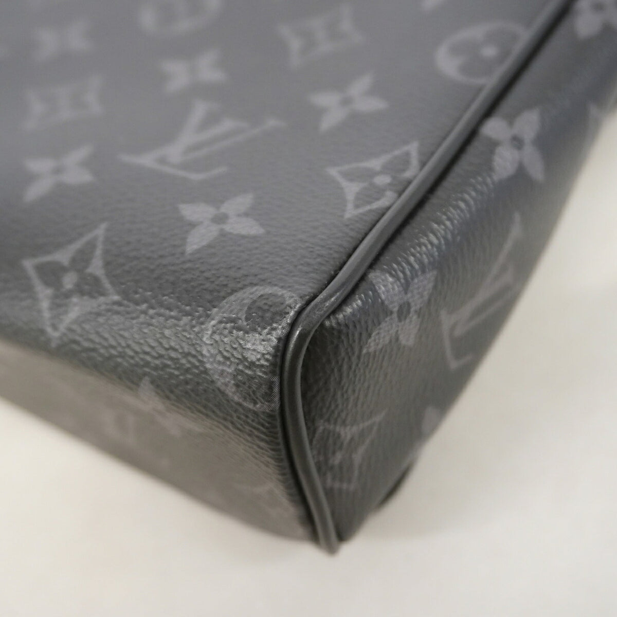Louis Vuitton Black Shoulder Bag (Pre-Owned)