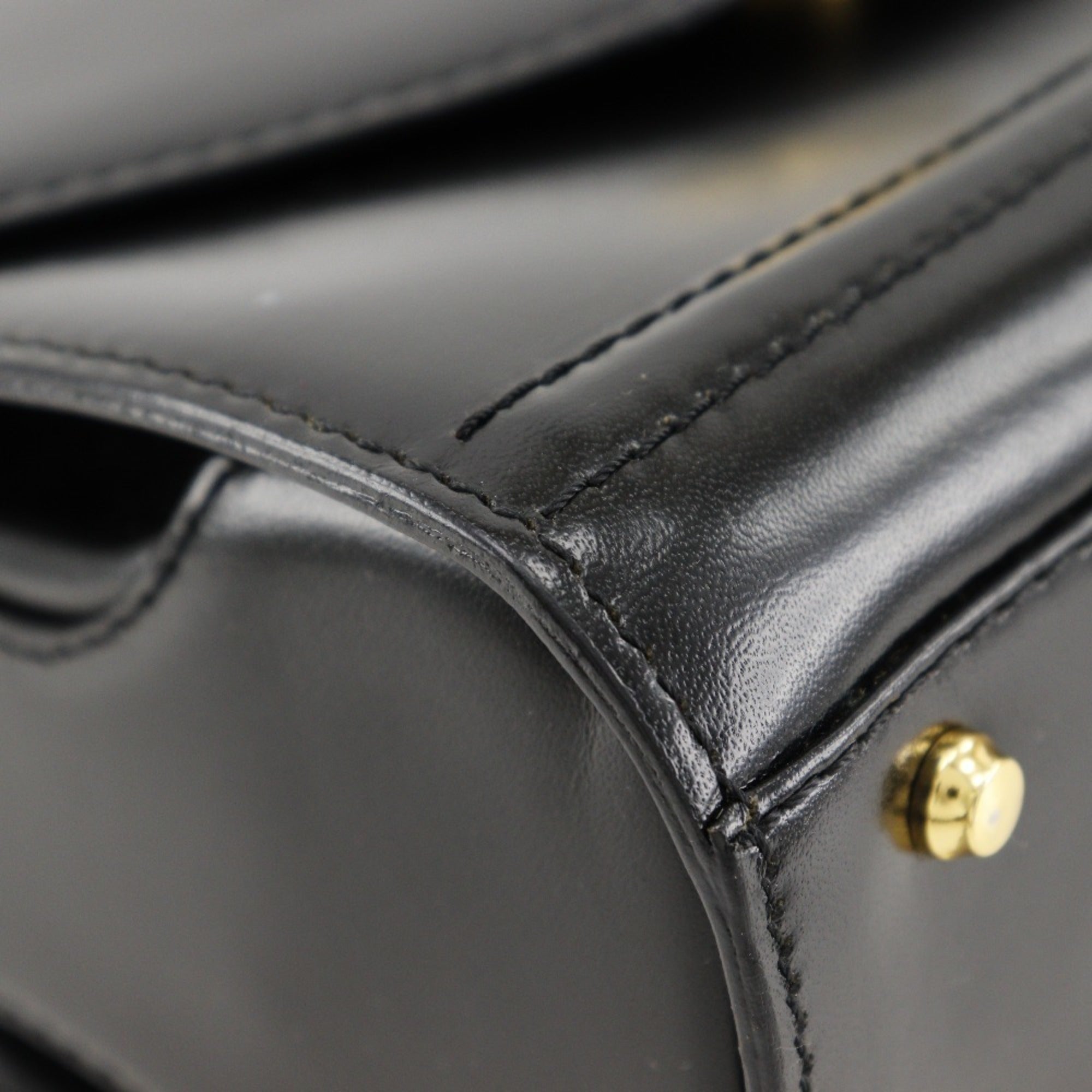 Bally Black Leather Handbag (Pre-Owned)