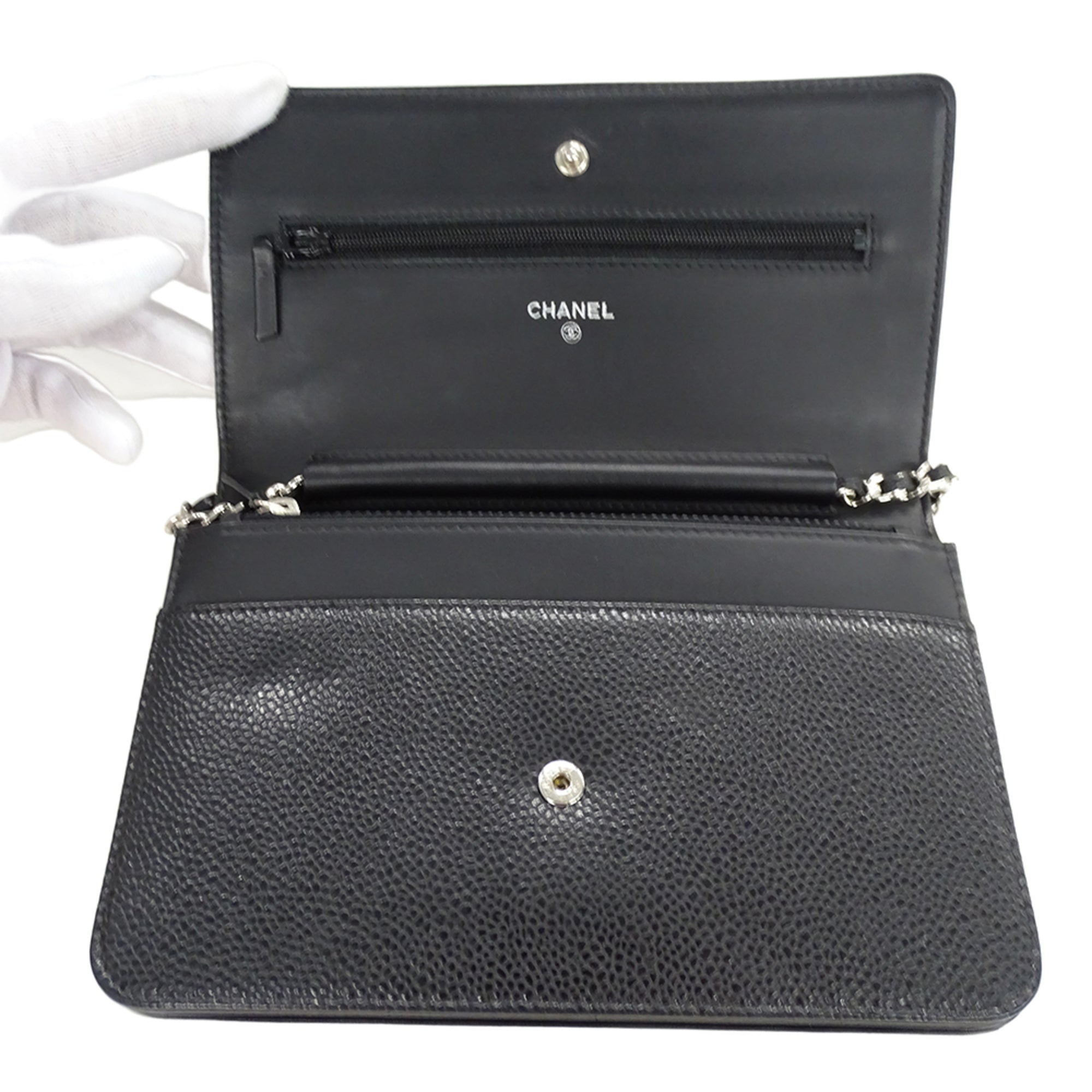 Chanel Black Grained Calfskin Handbag (Pre-Owned)