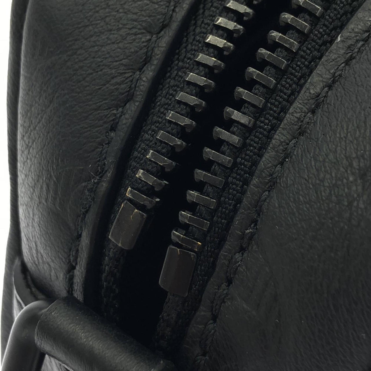 Louis Vuitton Black Leather Shoulder Bag (Pre-Owned)