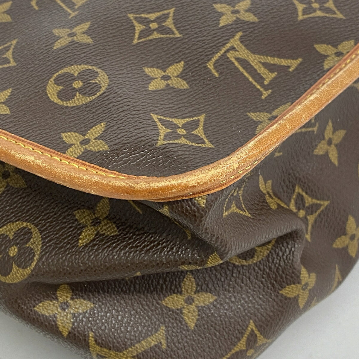 Louis Vuitton Brown Shoulder Bag (Pre-Owned)