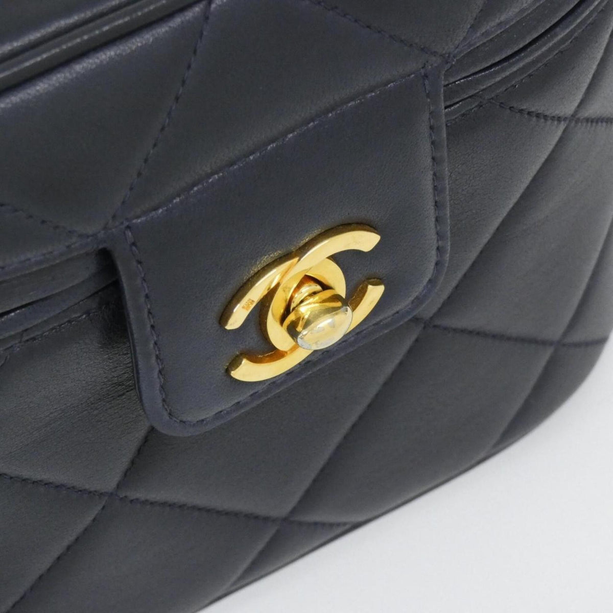 Chanel Navy Leather Handbag (Pre-Owned)