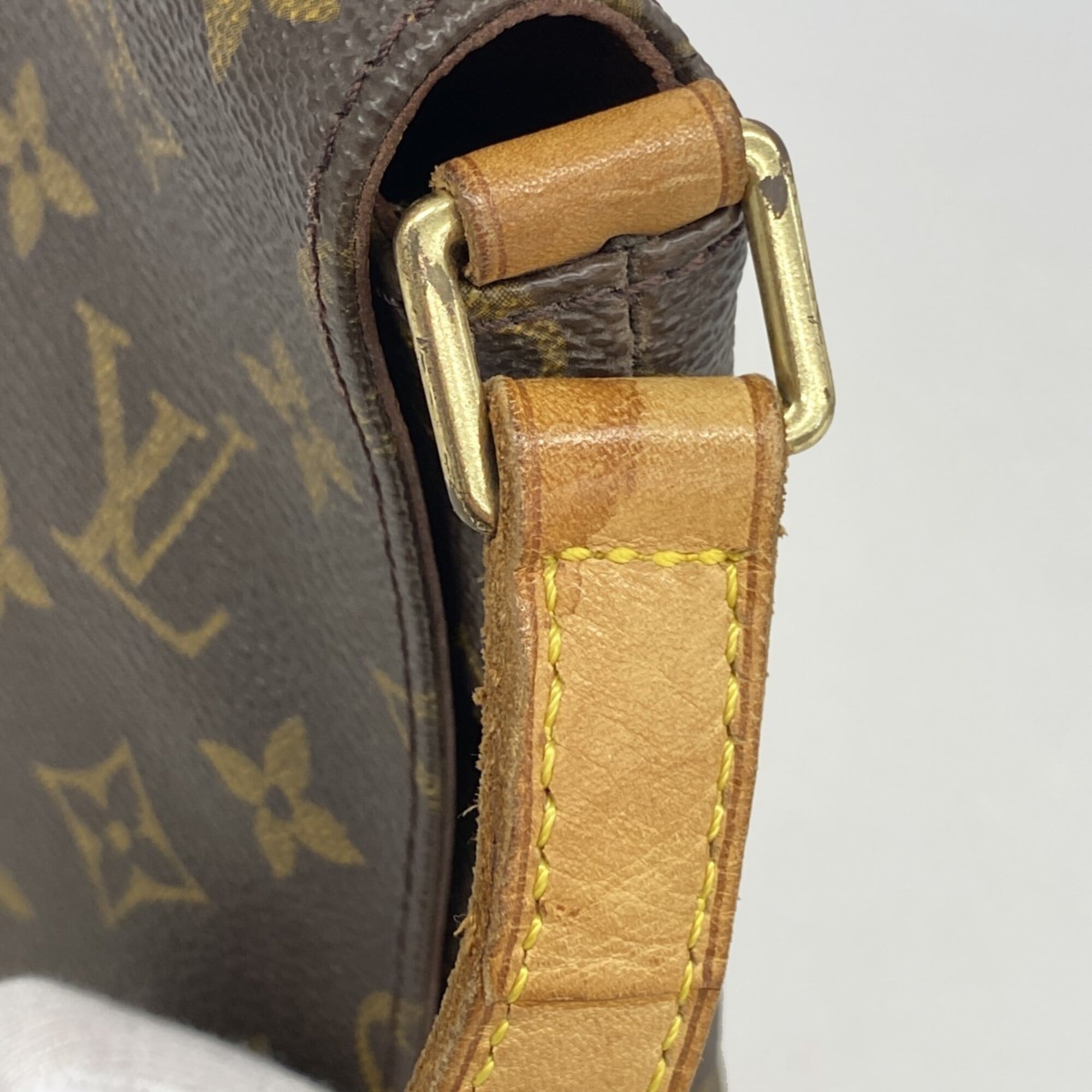 Louis Vuitton Brown Shoulder Bag (Pre-Owned)