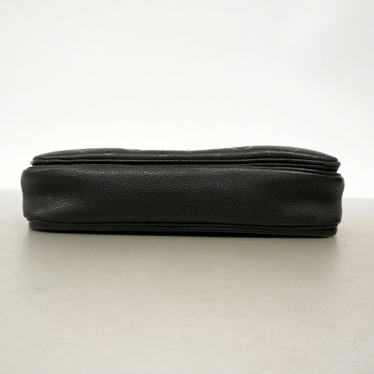 Louis Vuitton Noir Handbag (Pre-Owned)