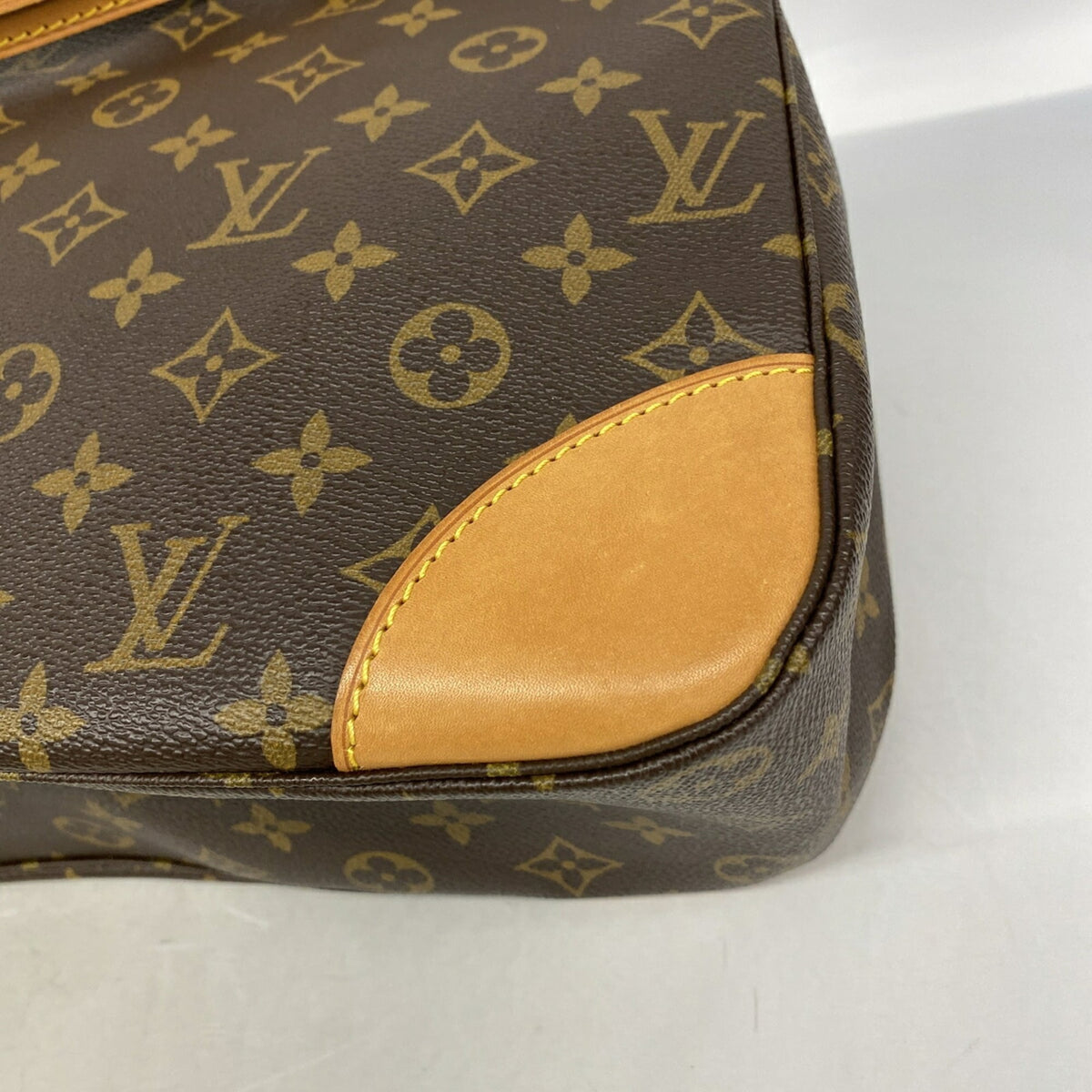Louis Vuitton Brown Shoulder Bag (Pre-Owned)