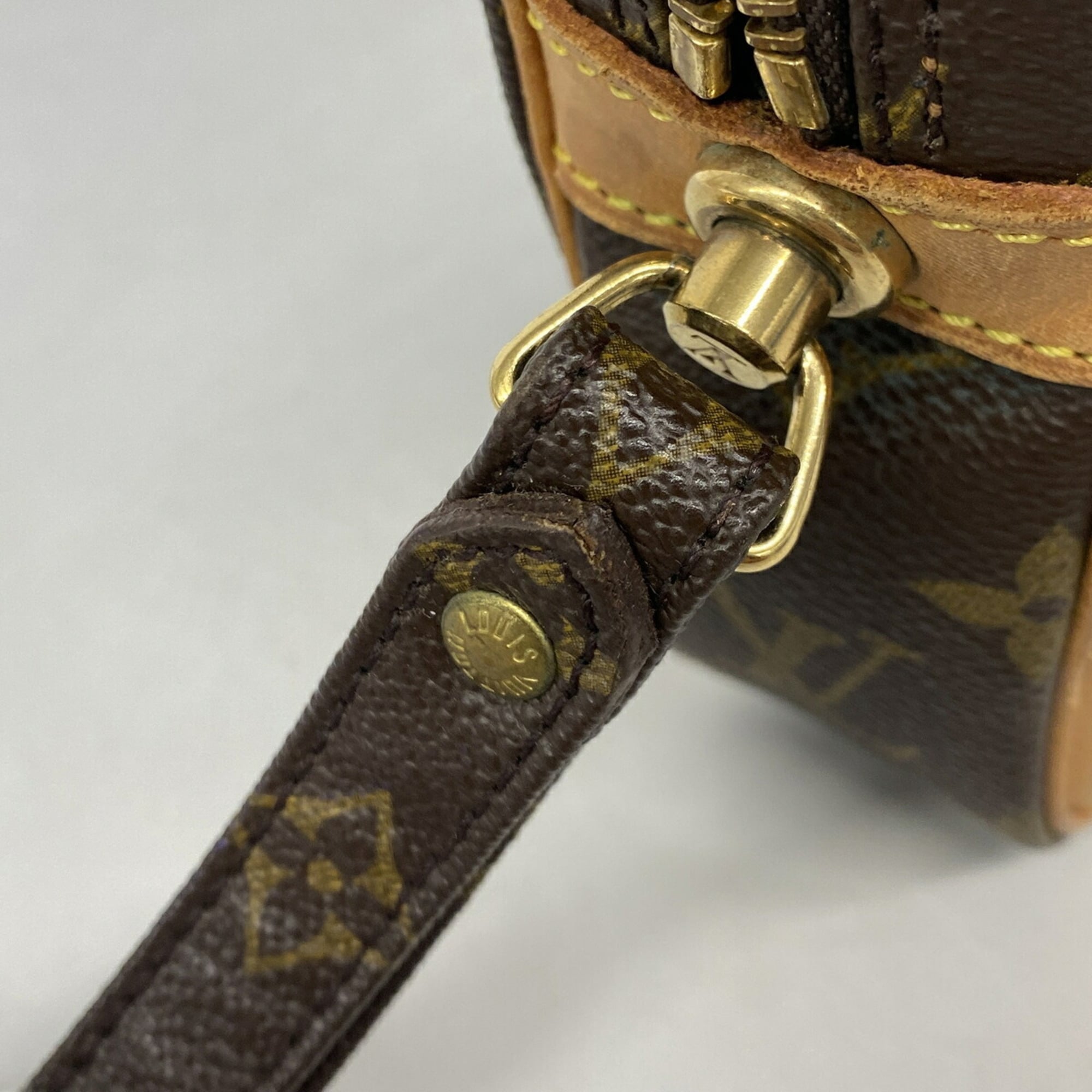 Louis Vuitton Brown Clutch Bag (Pre-Owned)