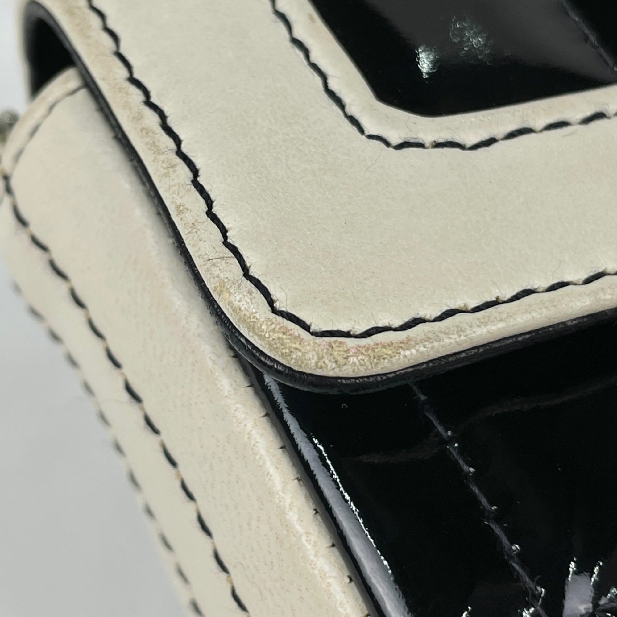 Chanel Black White Patent Leather Shoulder Bag (Pre-Owned)