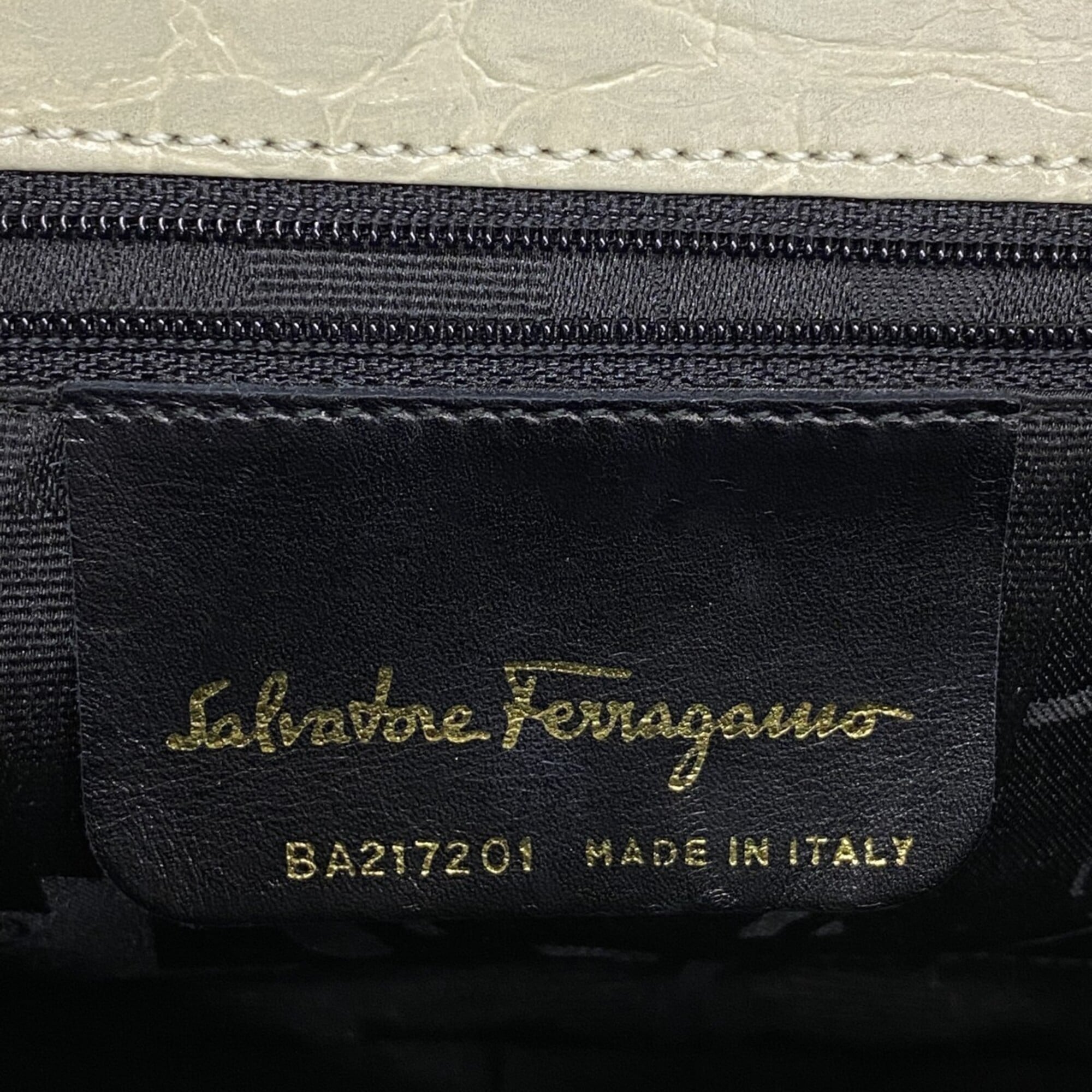 Salvatore Ferragamo Light Green Leather Handbag (Pre-Owned)