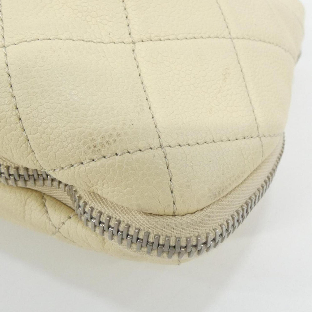 Chanel Ivory Ivory Handbag (Pre-Owned)