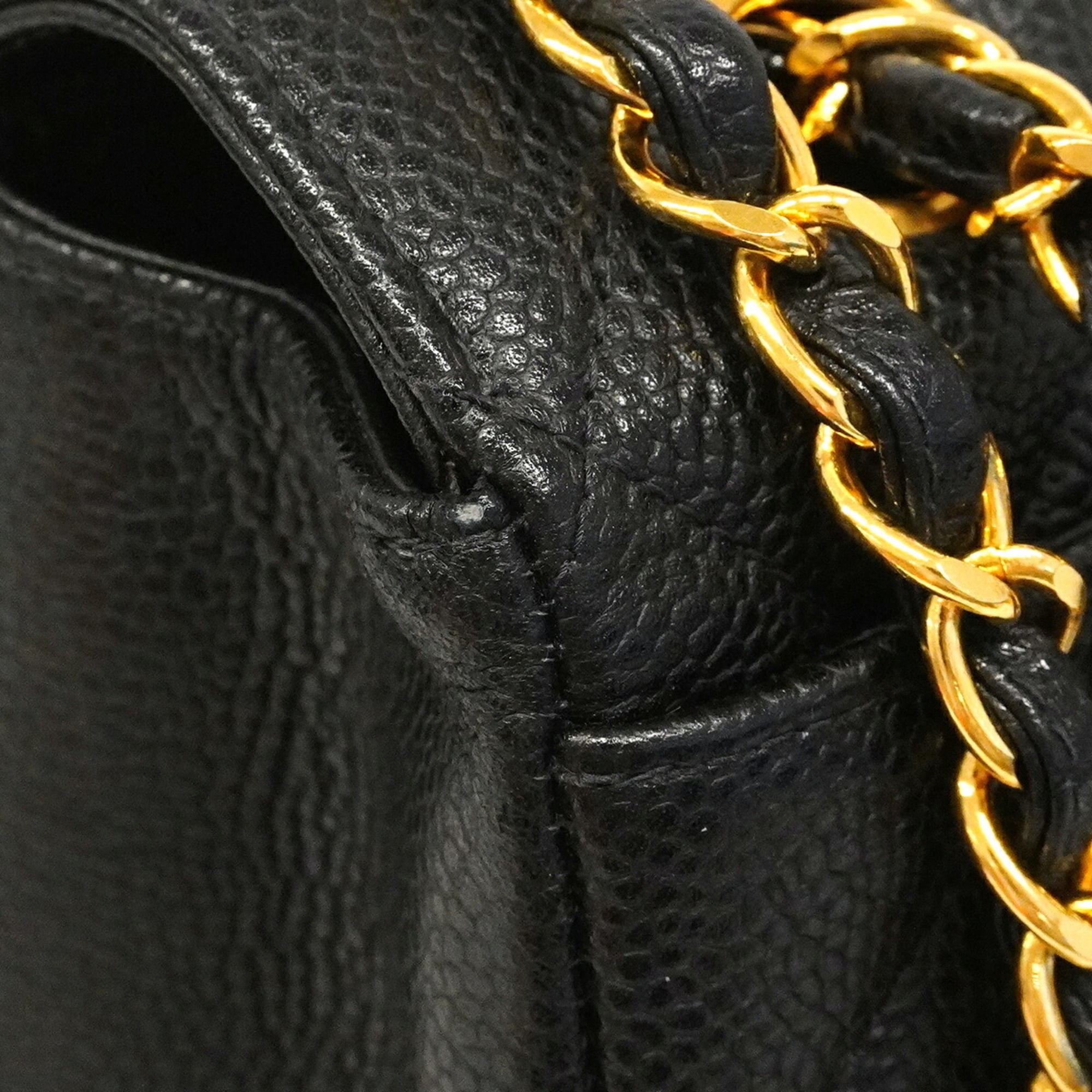 Chanel Black Grained Calfskin Shoulder Bag (Pre-Owned)