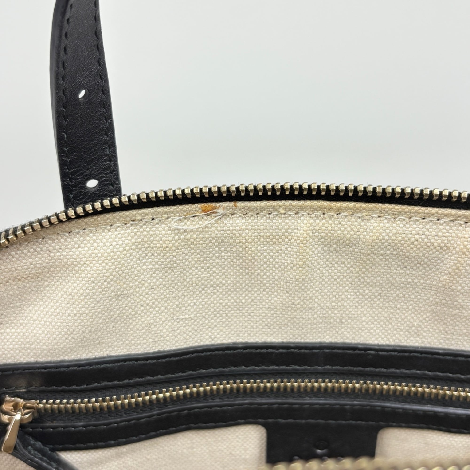 Gucci Black Patent Leather Handbag (Pre-Owned)