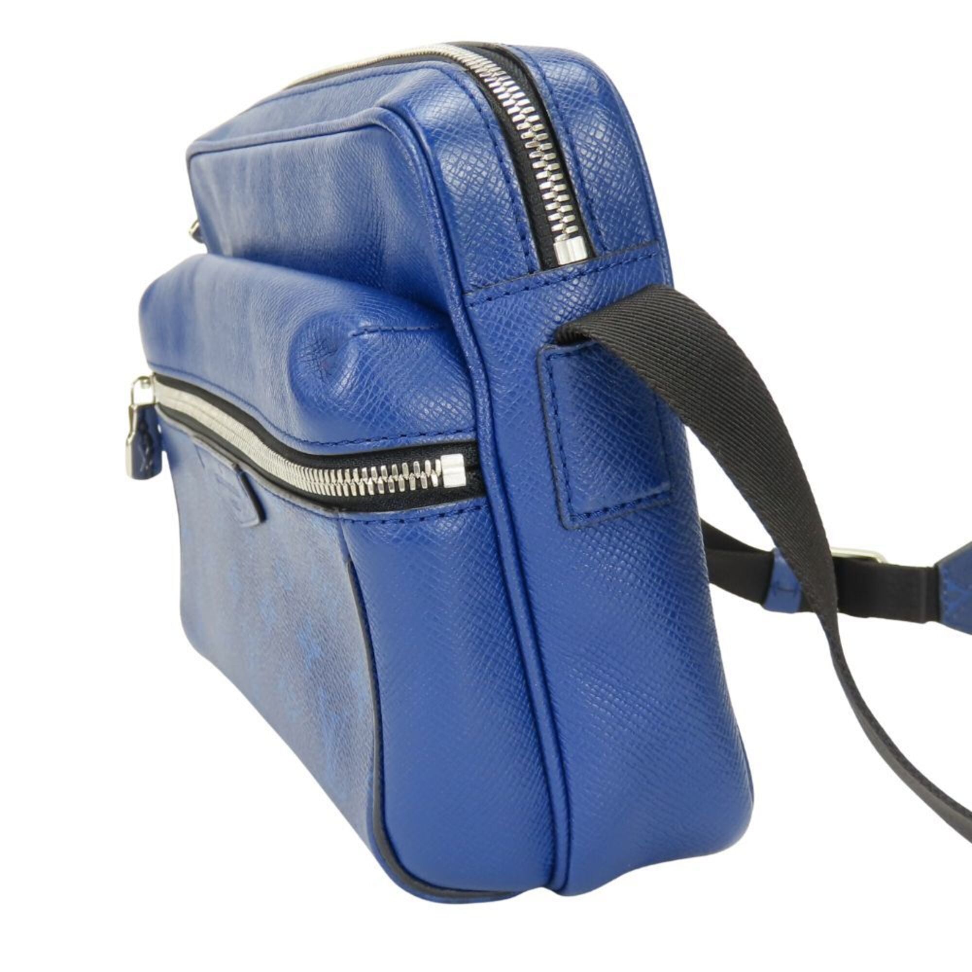 Louis Vuitton Taigarama Cobalt Monogram Taiga Leather Shoulder Bag (Pre-Owned)