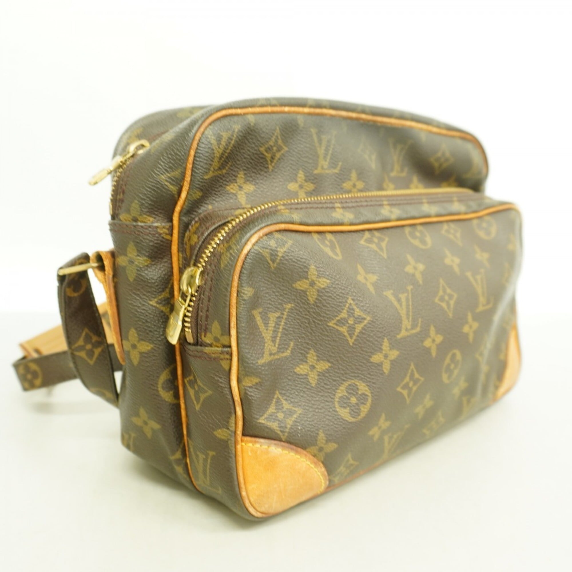 Louis Vuitton Brown Shoulder Bag (Pre-Owned)