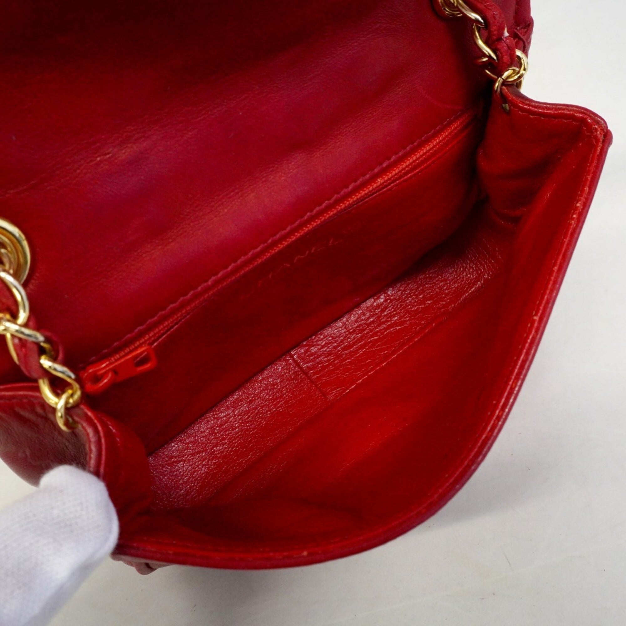 Chanel Red Color Leather Shoulder Bag (Pre-Owned)