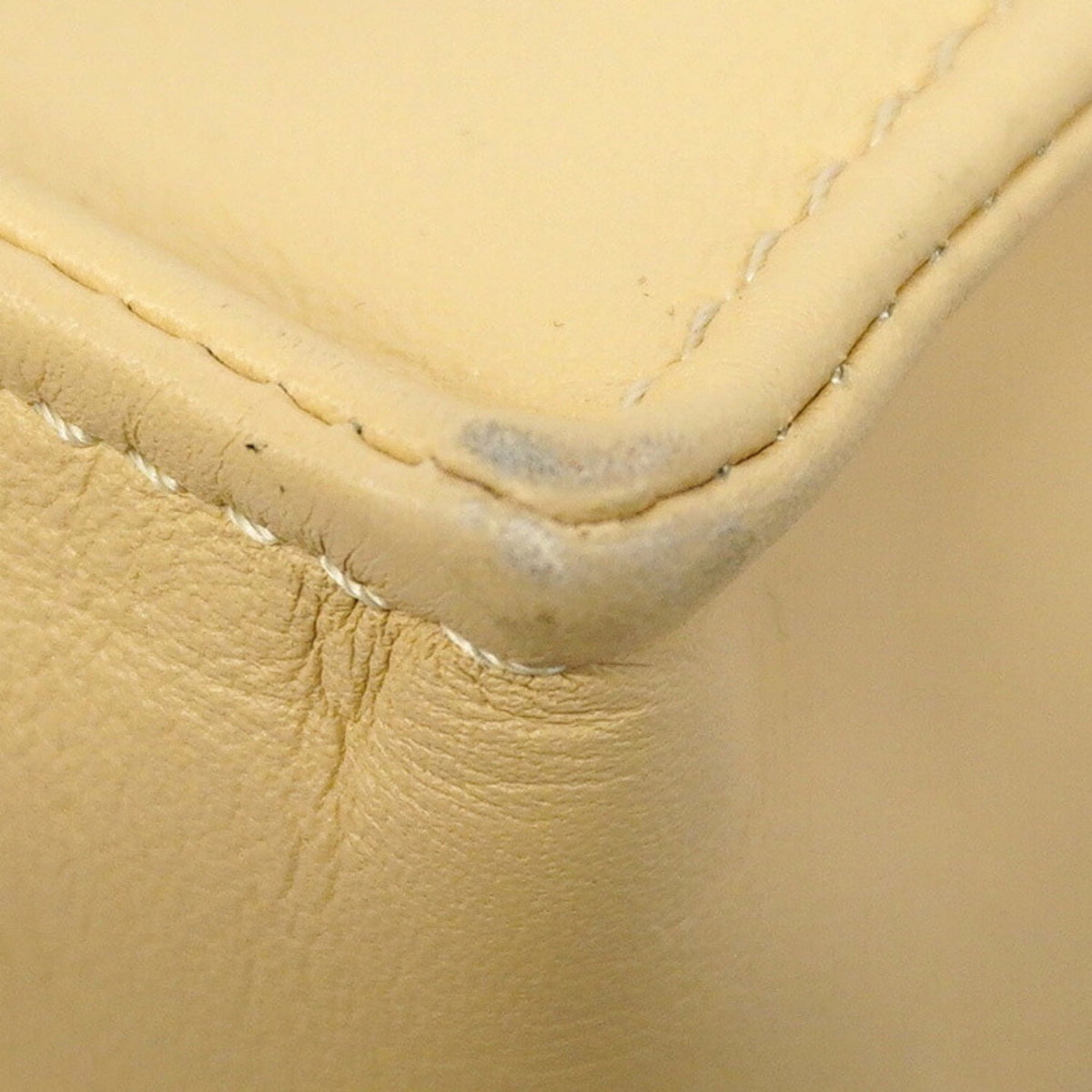 Chanel Beige Leather Handbag (Pre-Owned)