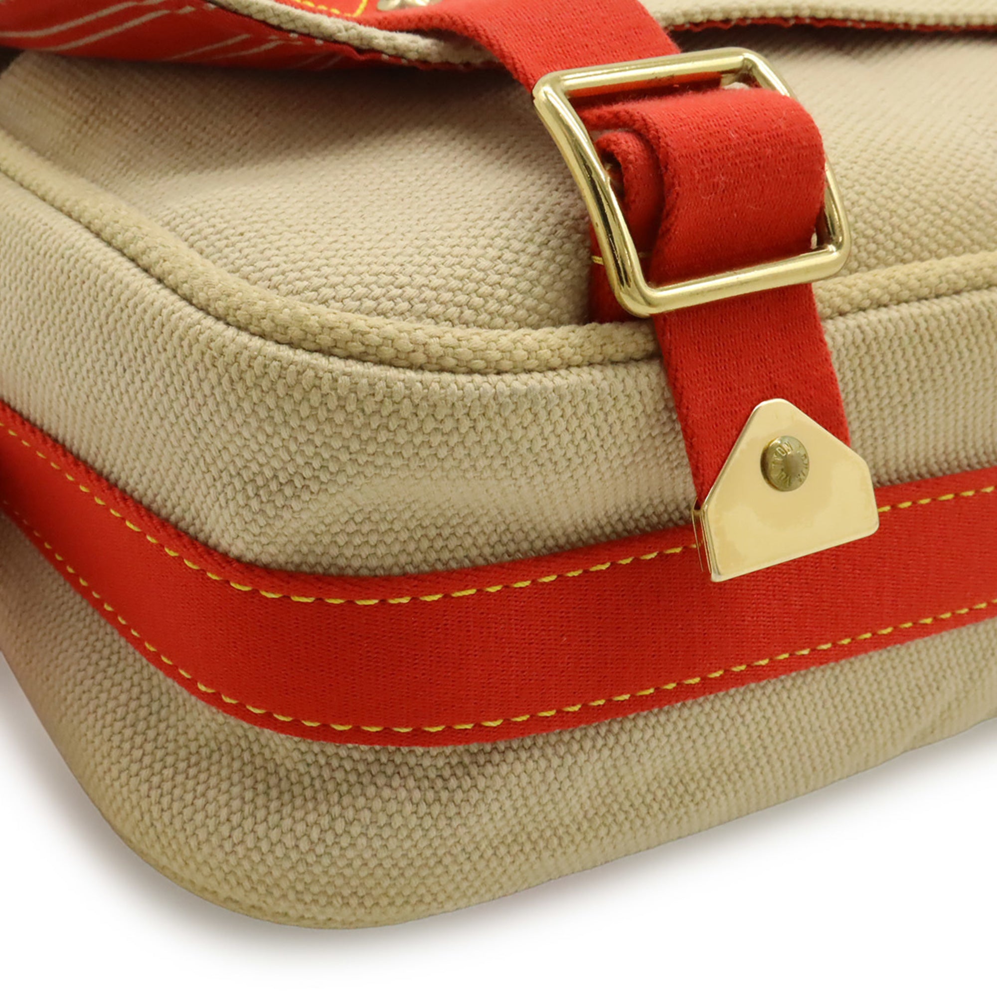 Louis Vuitton Beige Red Color Canvas Shoulder Bag (Pre-Owned)