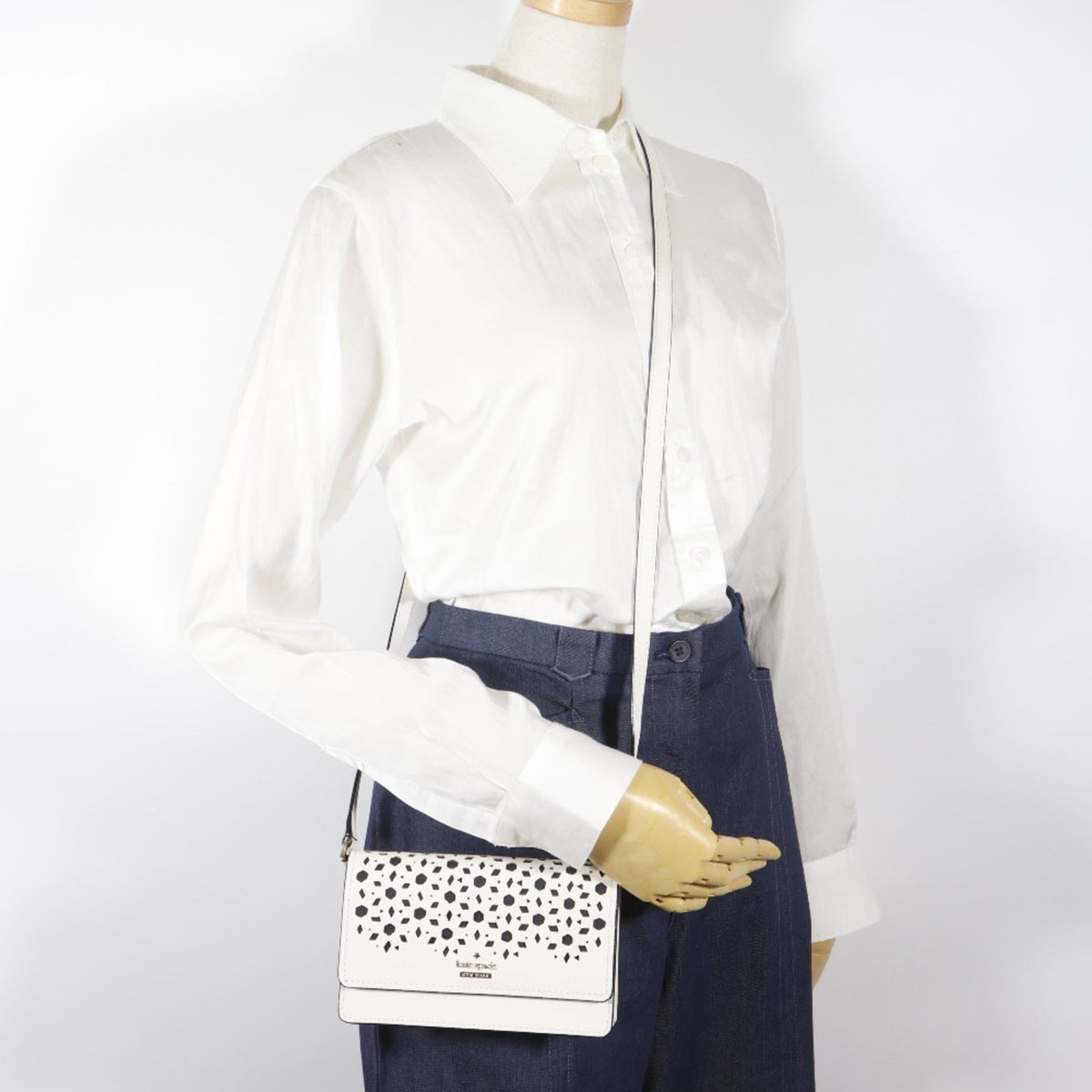 Kate Spade White Leather Pochette Shoulder Bag (Pre-Owned)