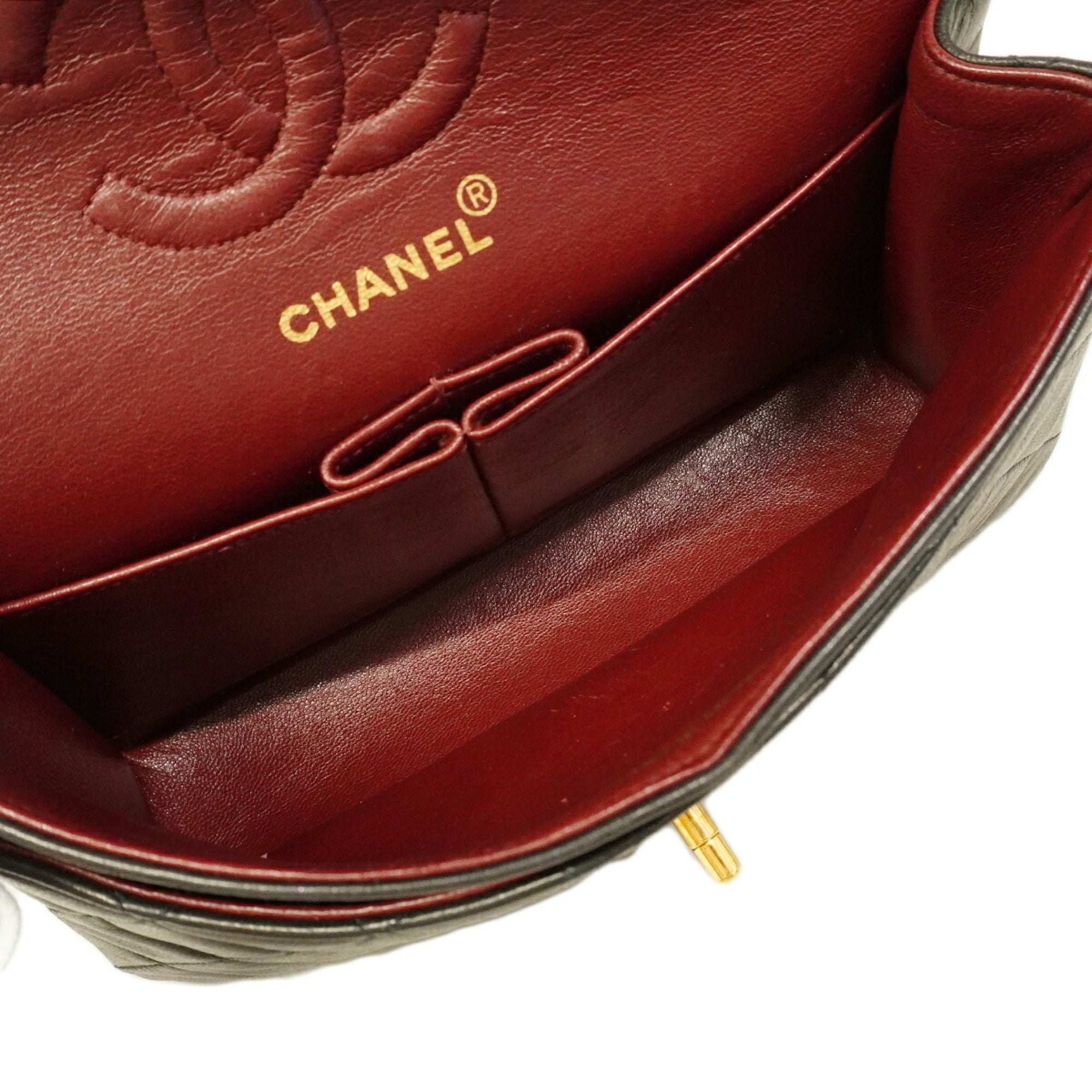 Chanel Black Leather Shoulder Bag (Pre-Owned)