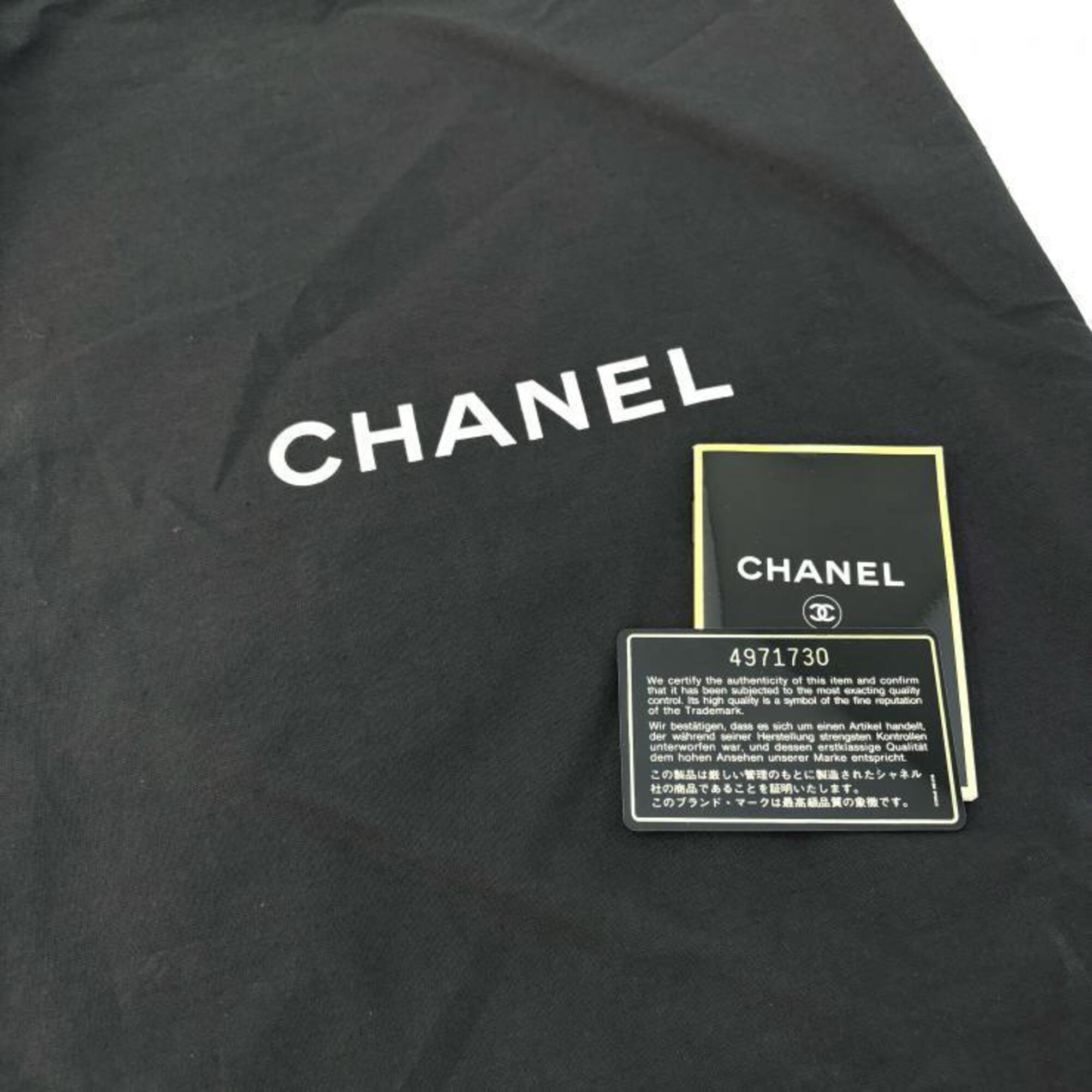 Chanel Black Leather Shoulder Bag (Pre-Owned)
