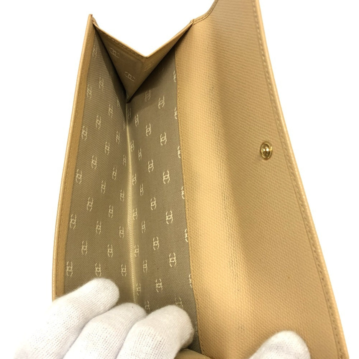 Chanel Beige Leather Long Wallet (Bi-Fold) (Pre-Owned)