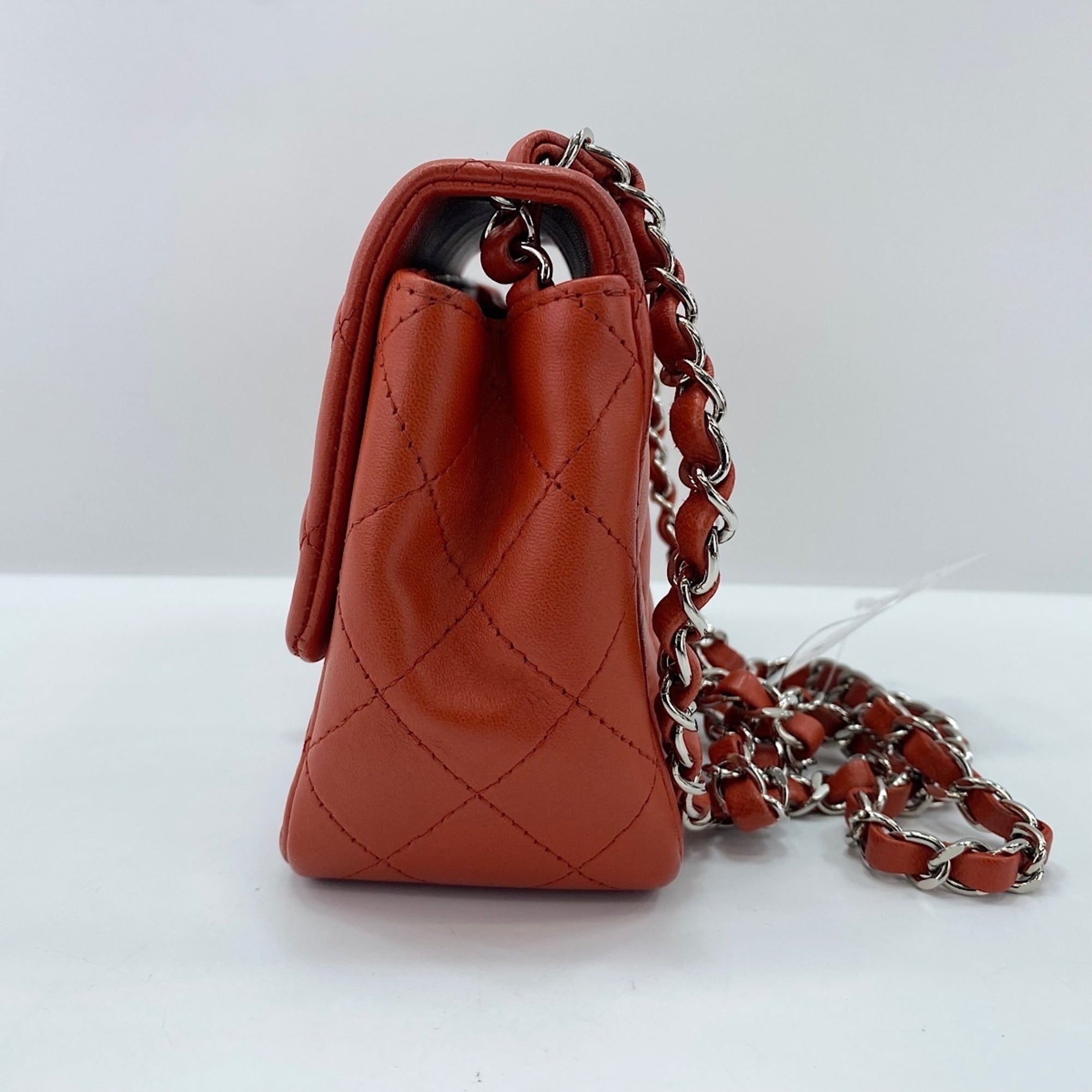 Chanel Orange Shoulder Bag (Pre-Owned)