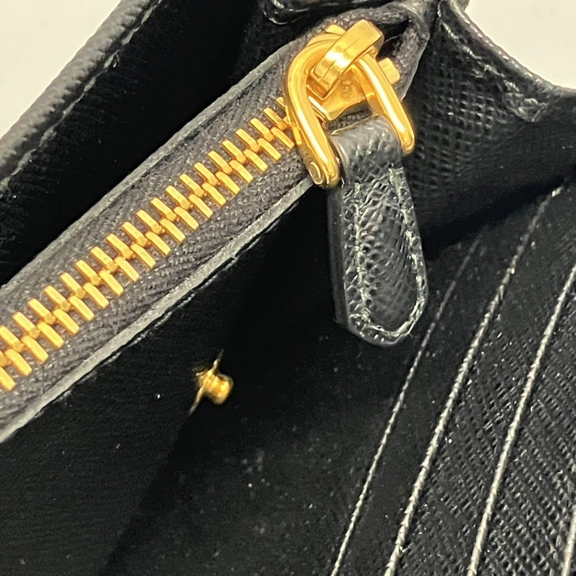 Prada Black Saffiano Long Wallet (Bi-Fold) (Pre-Owned)