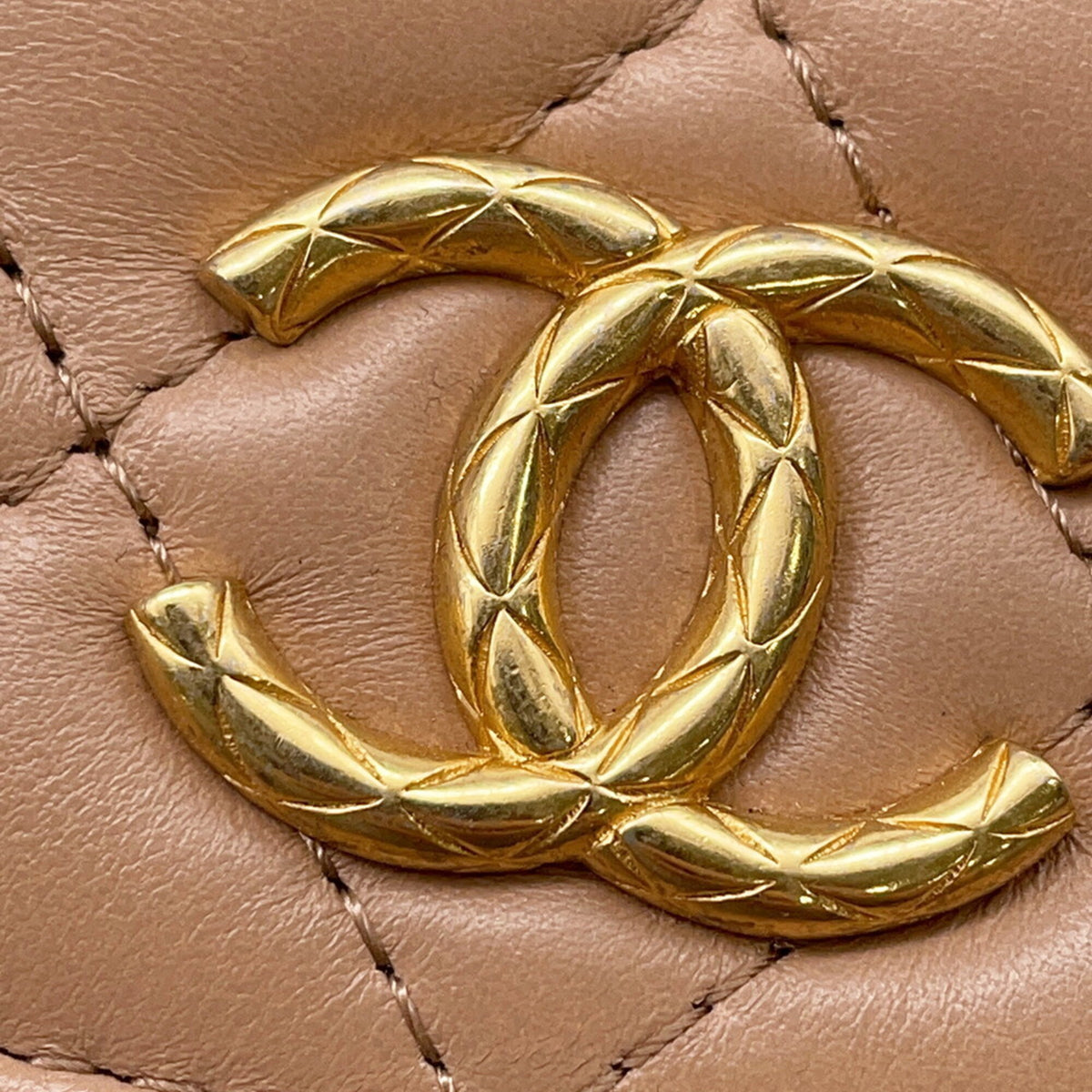 Chanel Beige Leather Pouch Shoulder Bag (Pre-Owned)