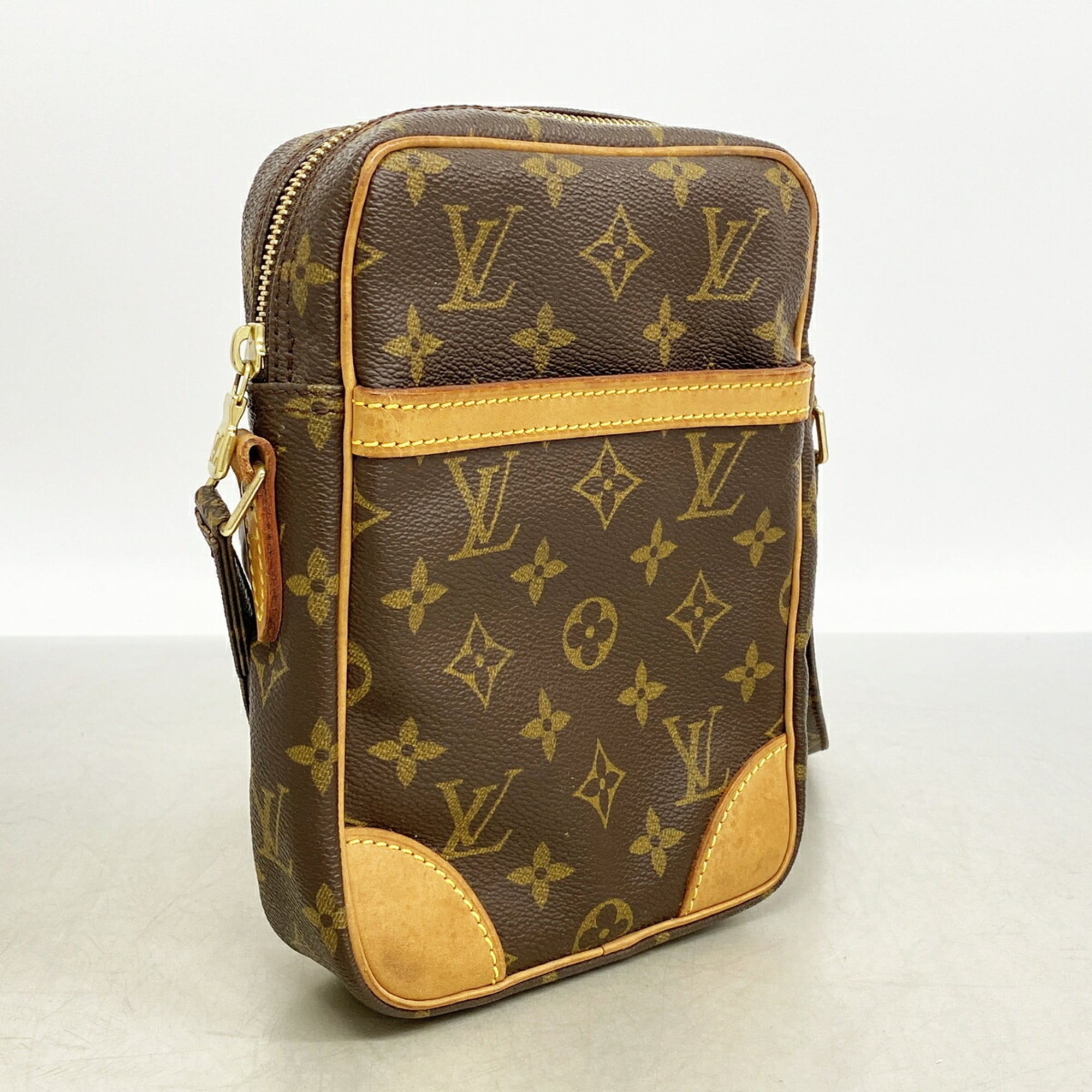 Louis Vuitton Brown Shoulder Bag (Pre-Owned)