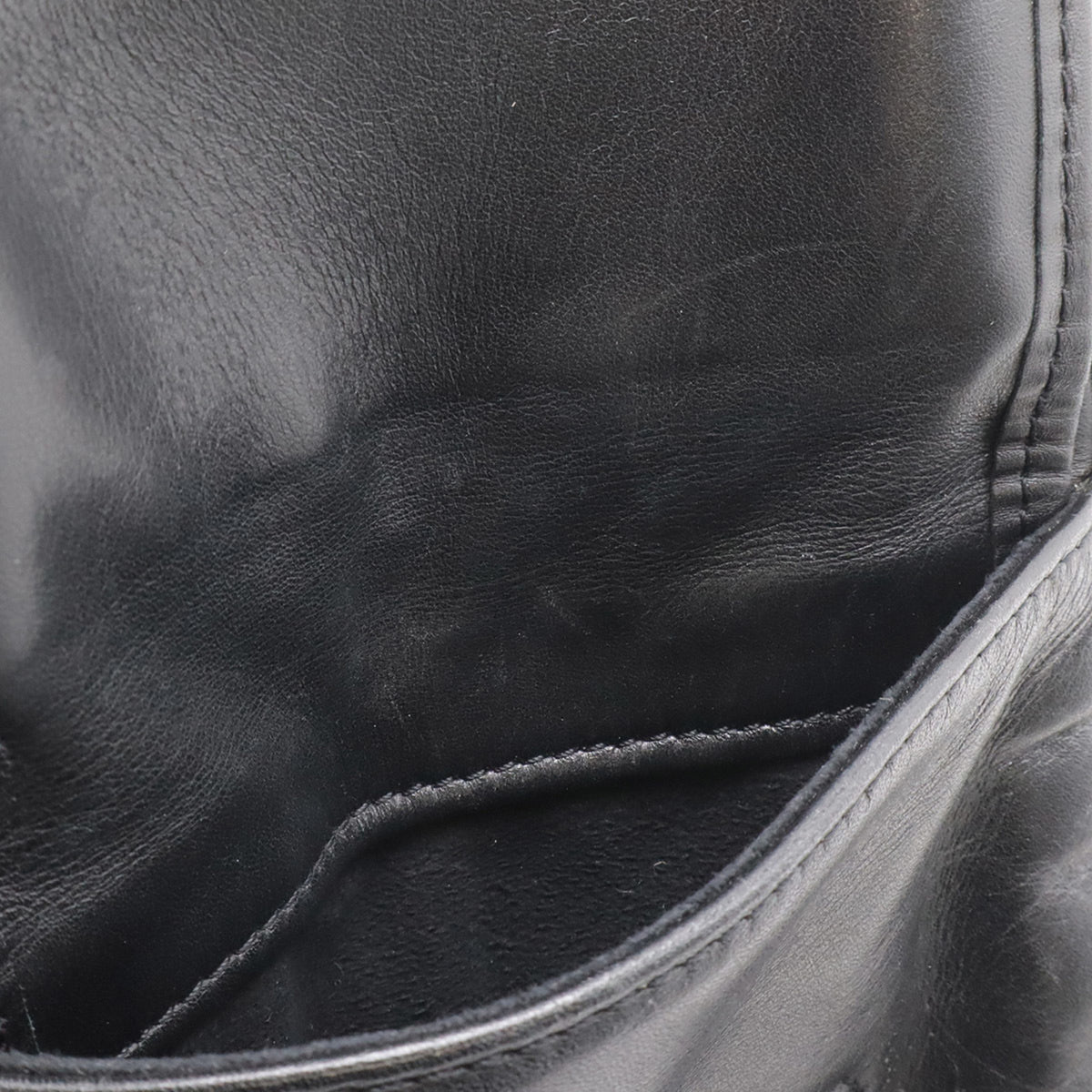 Louis Vuitton Noir Leather Pochette Shoulder Bag (Pre-Owned)
