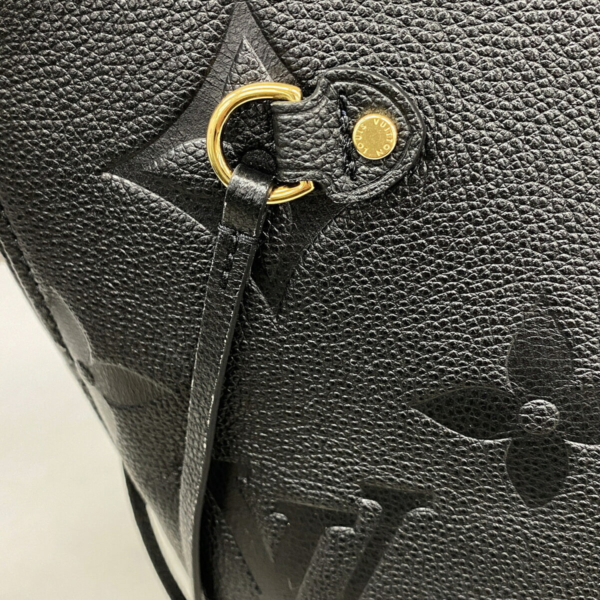 Louis Vuitton Noir Tote Bag (Pre-Owned)