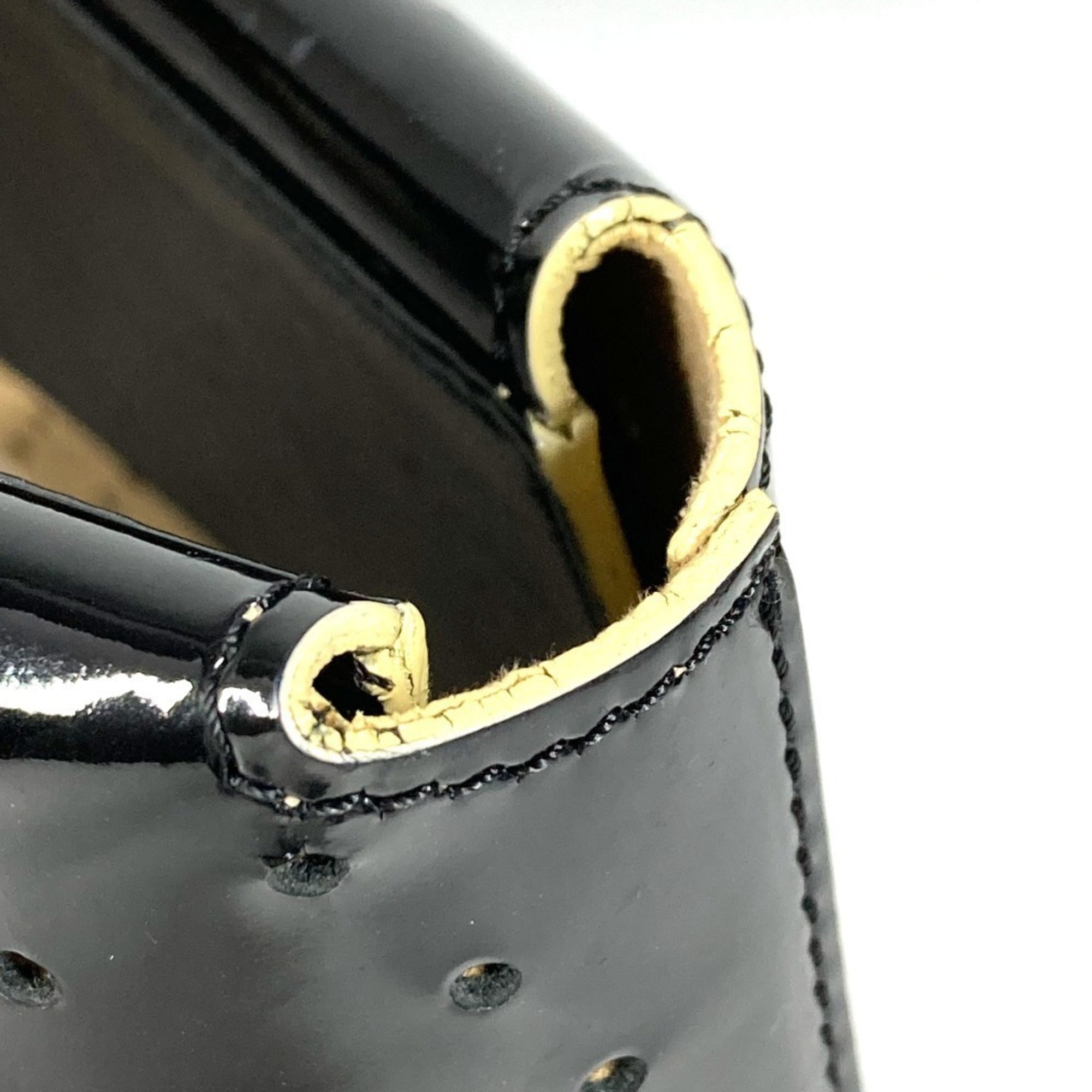 Chanel Black Leather Handbag (Pre-Owned)