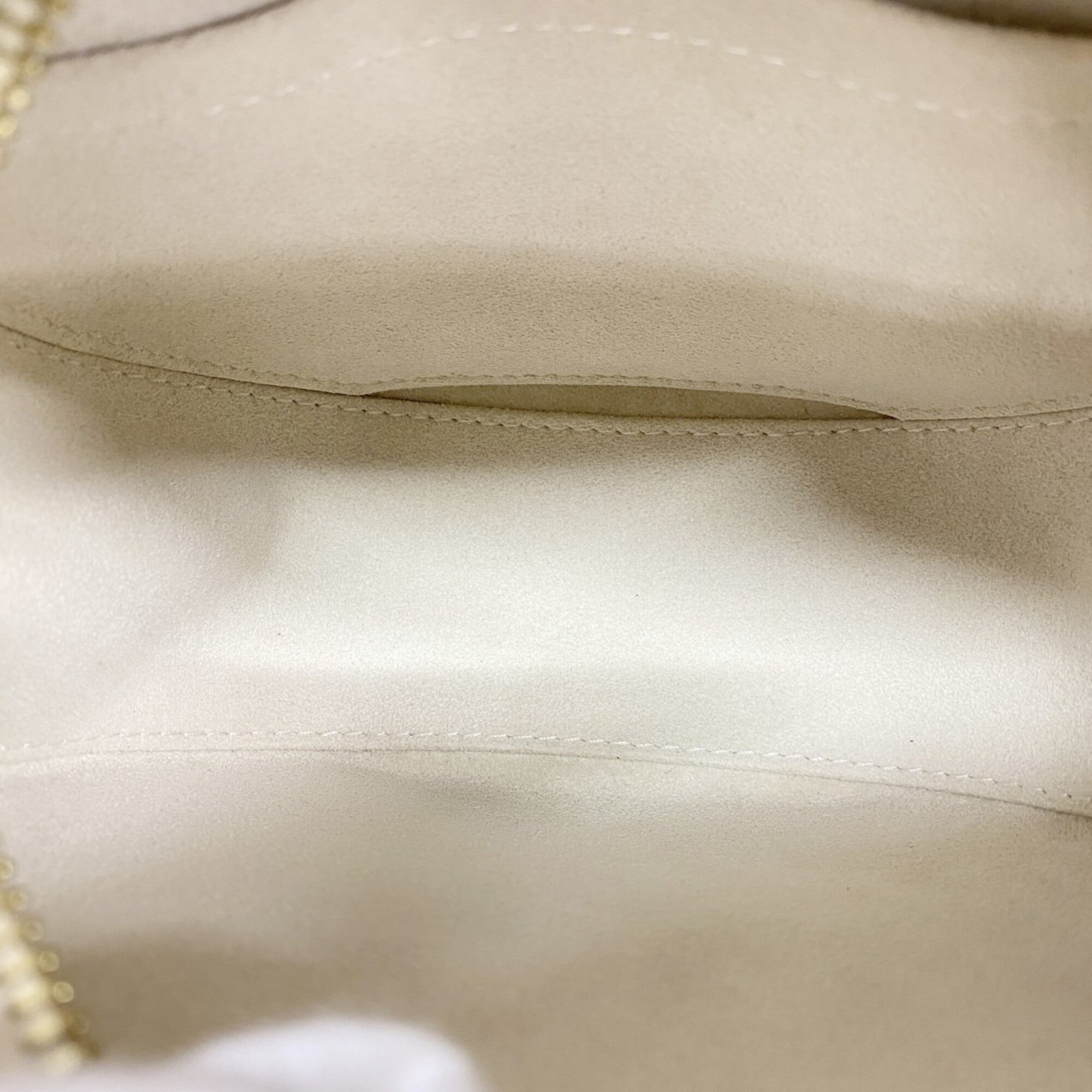 Louis Vuitton White Shoulder Bag (Pre-Owned)