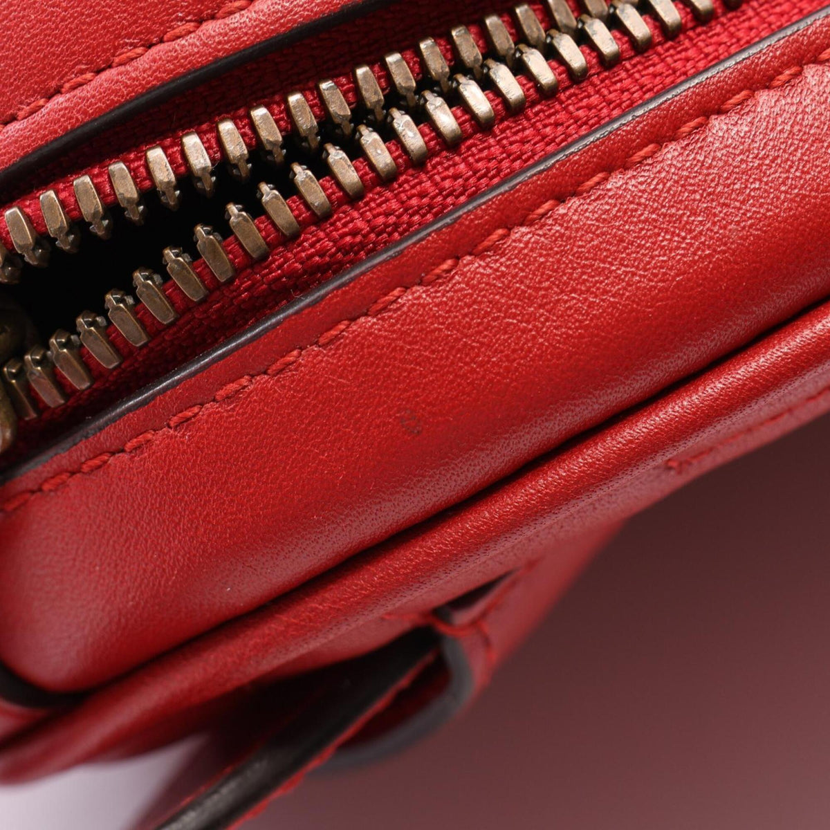 Gucci Red Color Leather Fanny Pack (Pre-Owned)