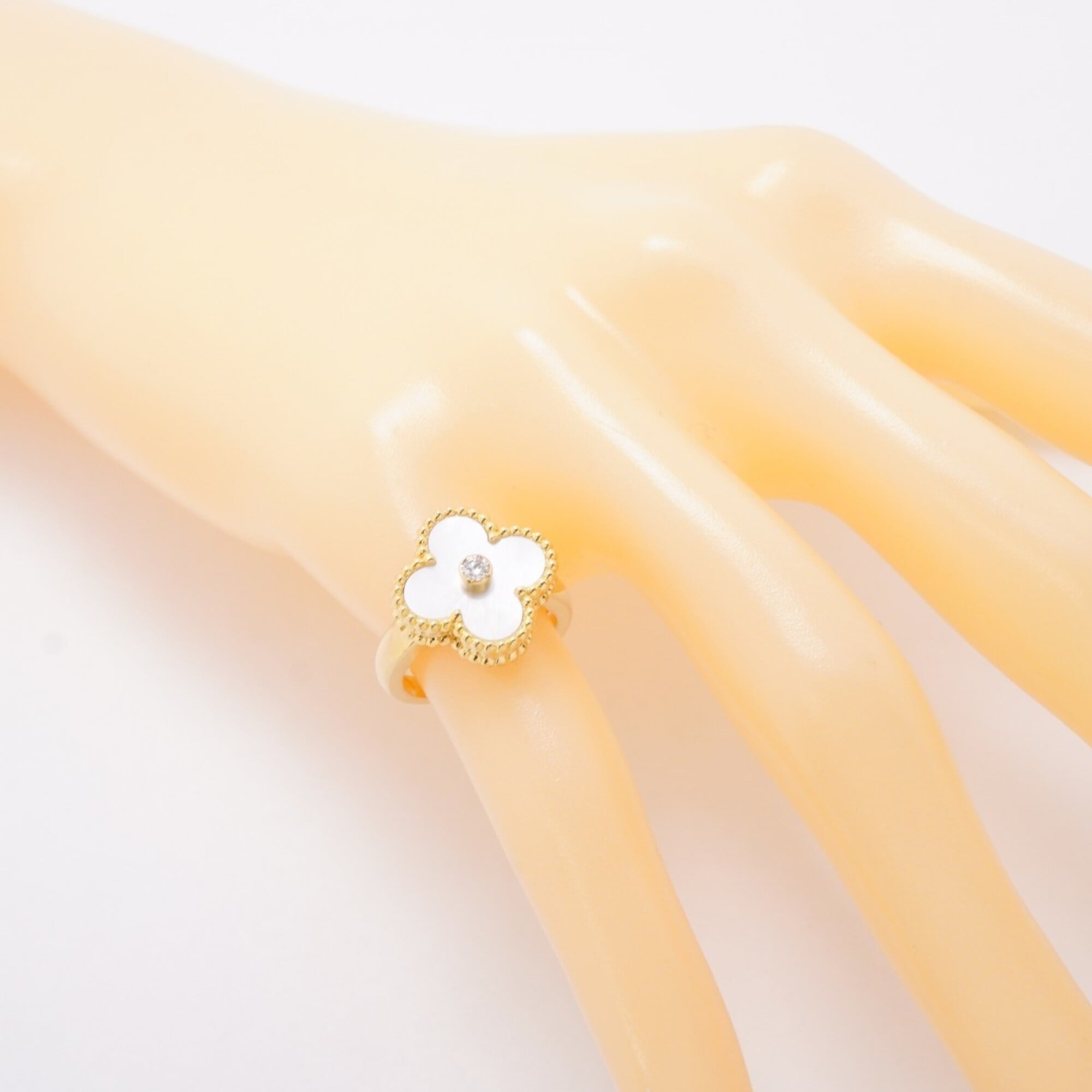 Van Cleef & Arpels Yellow Gold (18K) Mother Of Pearl Band Ring (Pre-Owned)