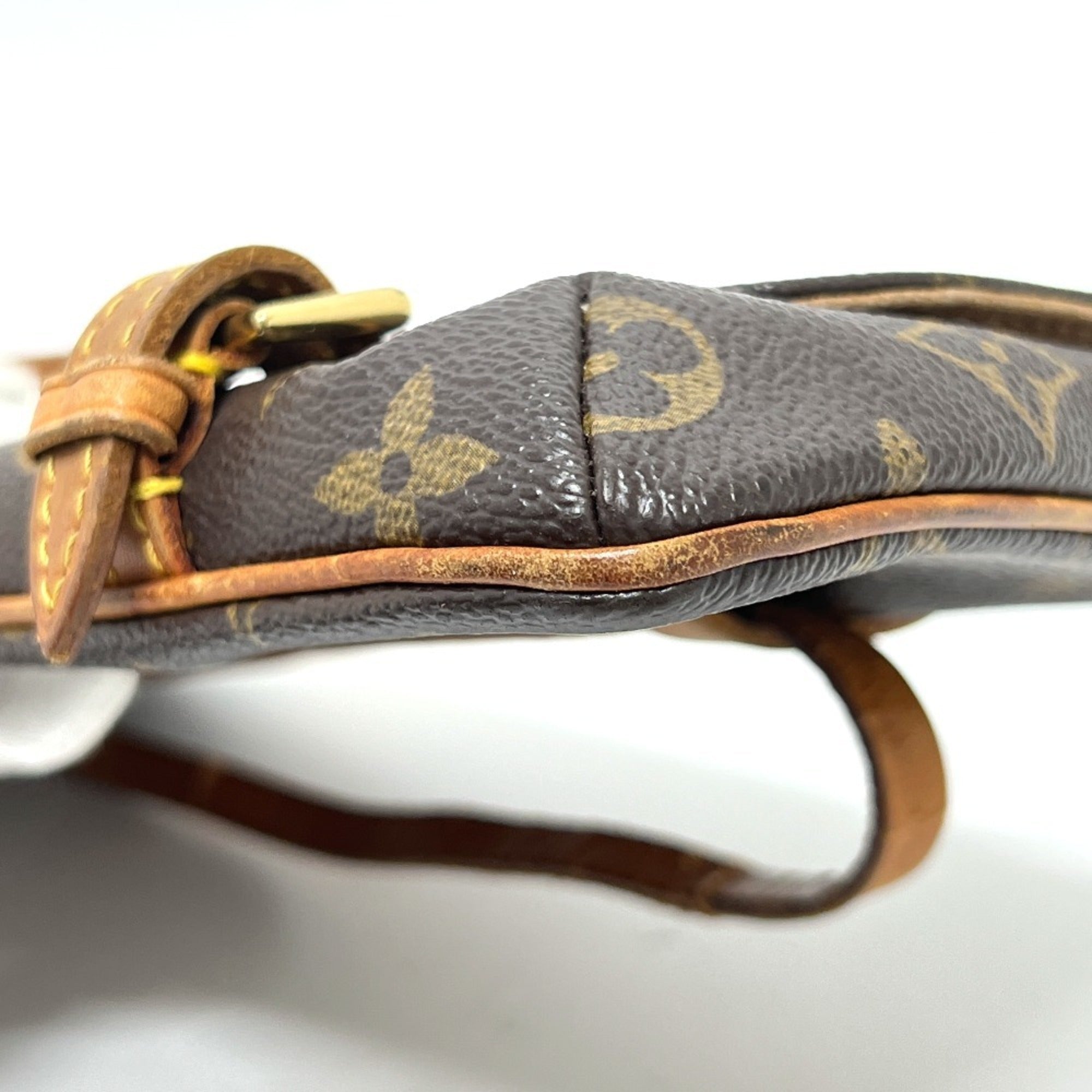 Louis Vuitton Brown Monogram Monogram Pochette Pouch Sling Bag (Pre-Owned)