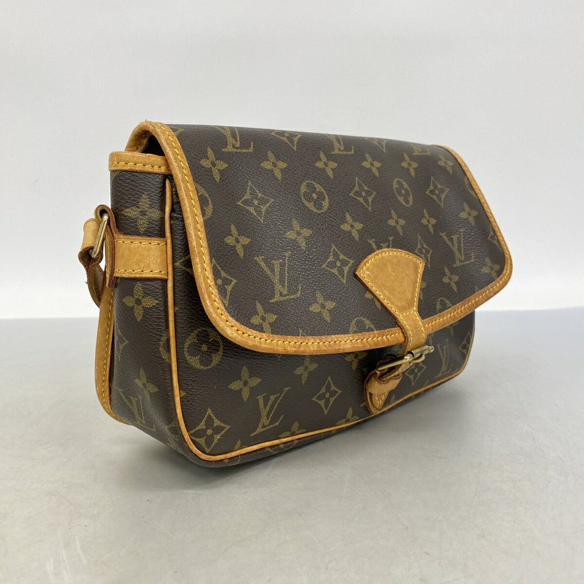 Louis Vuitton Brown Shoulder Bag (Pre-Owned)