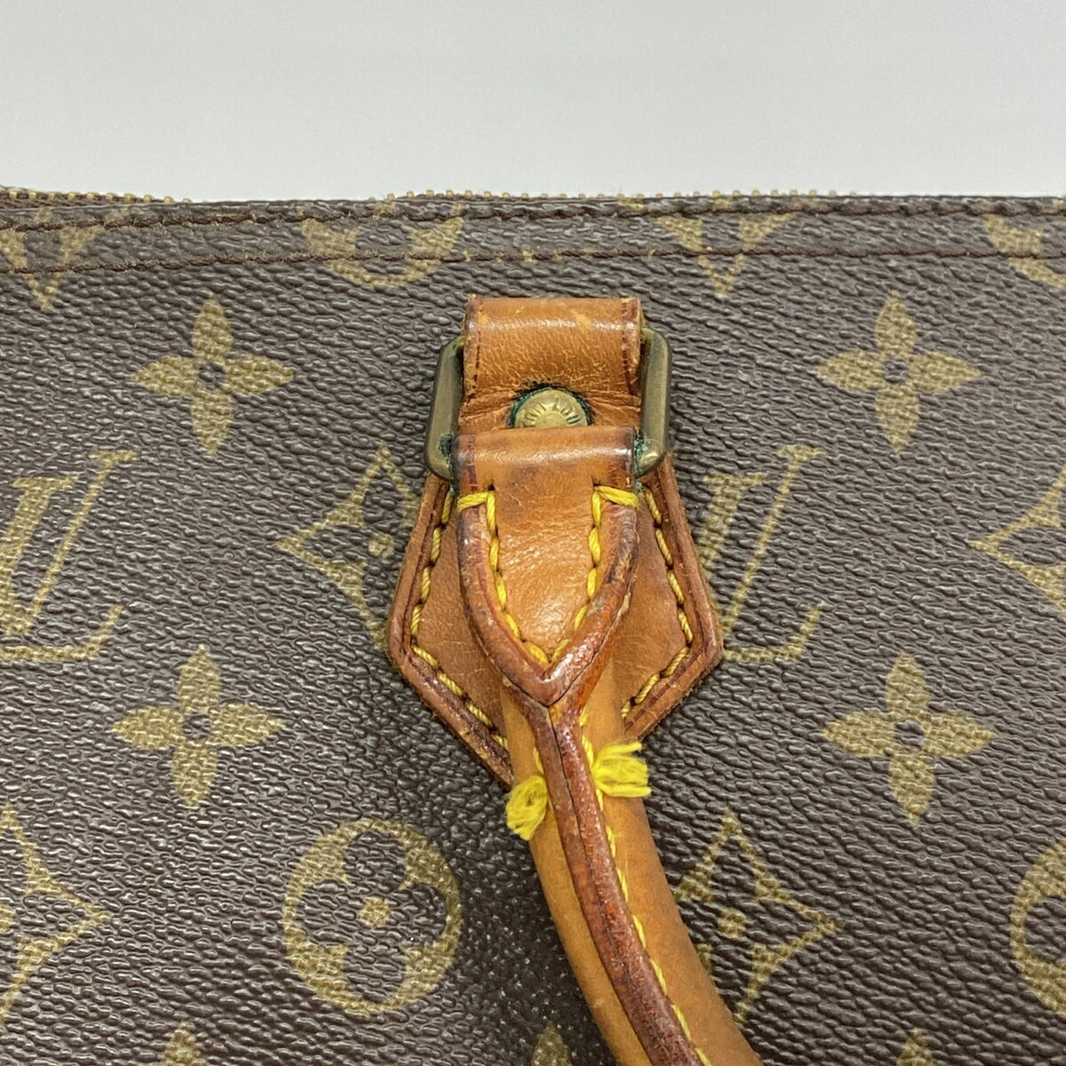 Louis Vuitton Brown Handbag (Pre-Owned)