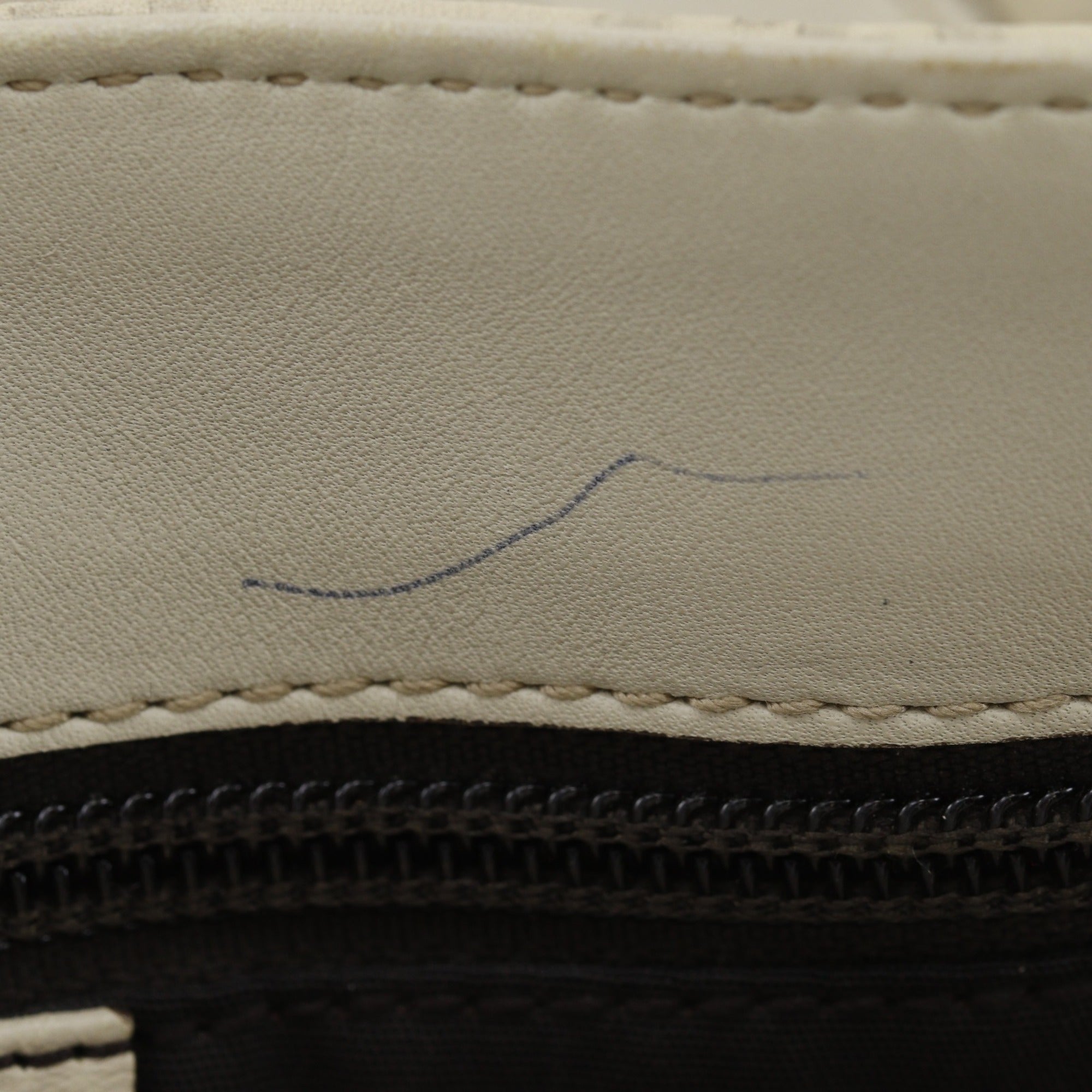 Gucci Off-White Leather Handbag Tote Bag (Pre-Owned)