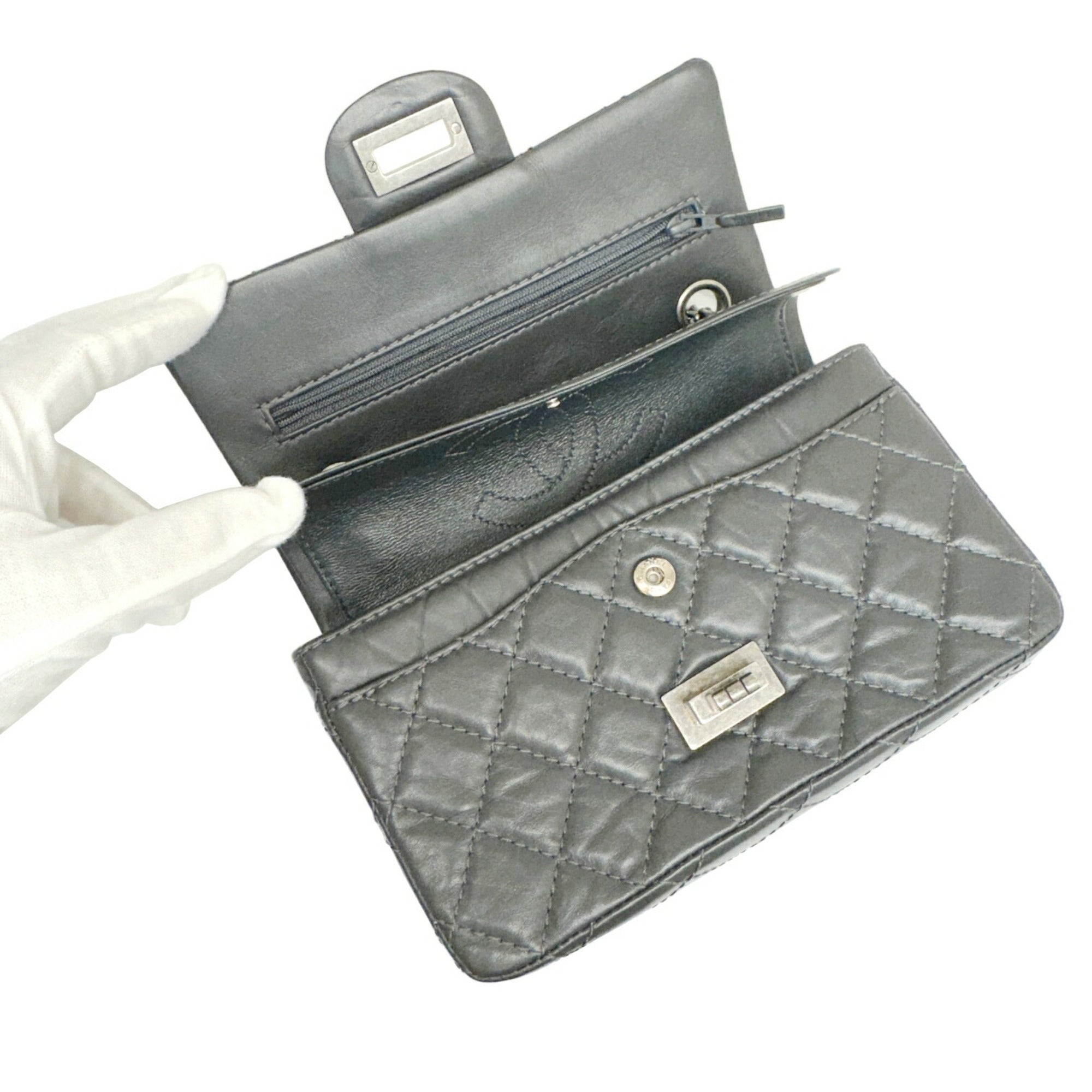 Chanel Dark Gray Leather Shoulder Bag (Pre-Owned)