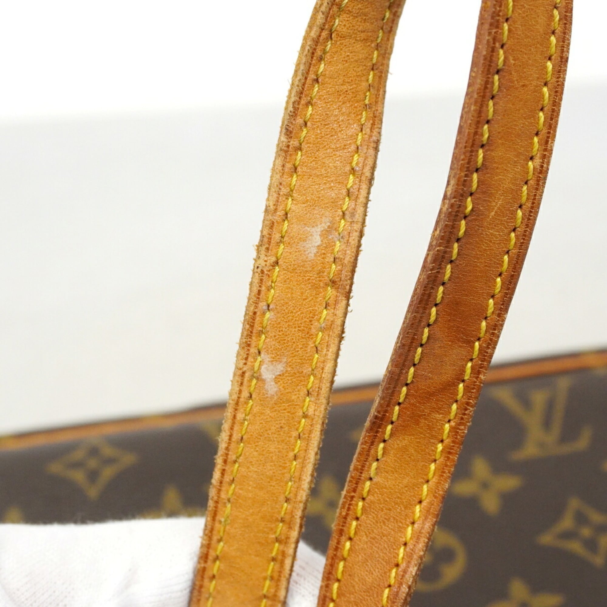Louis Vuitton Brown Shoulder Bag (Pre-Owned)