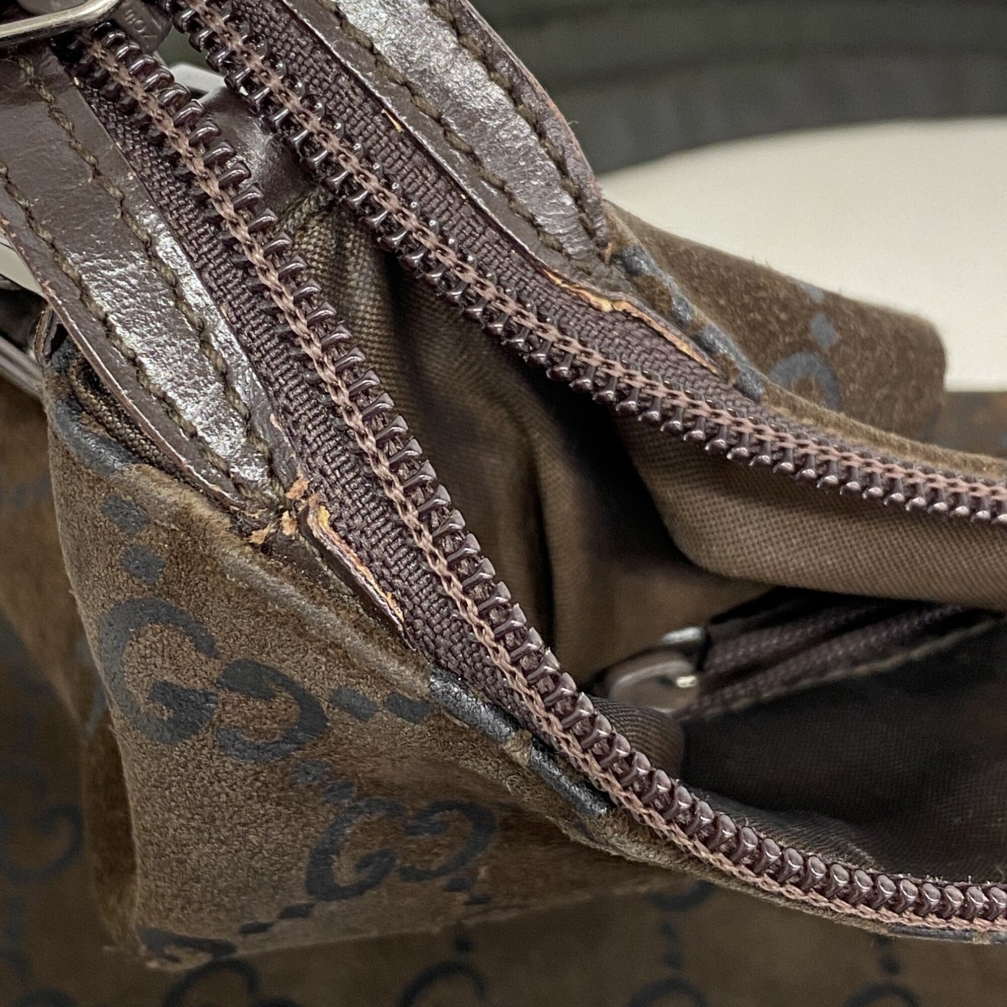 Gucci Brown Suede Shoulder Bag (Pre-Owned)