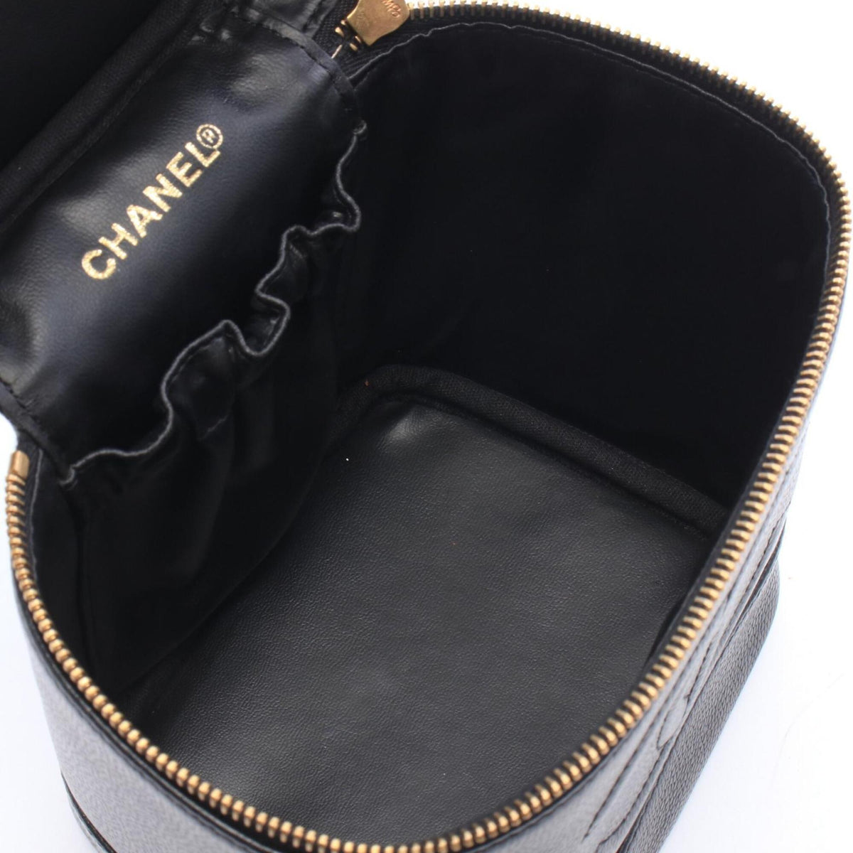 Chanel Black Grained Calfskin Handbag (Pre-Owned)