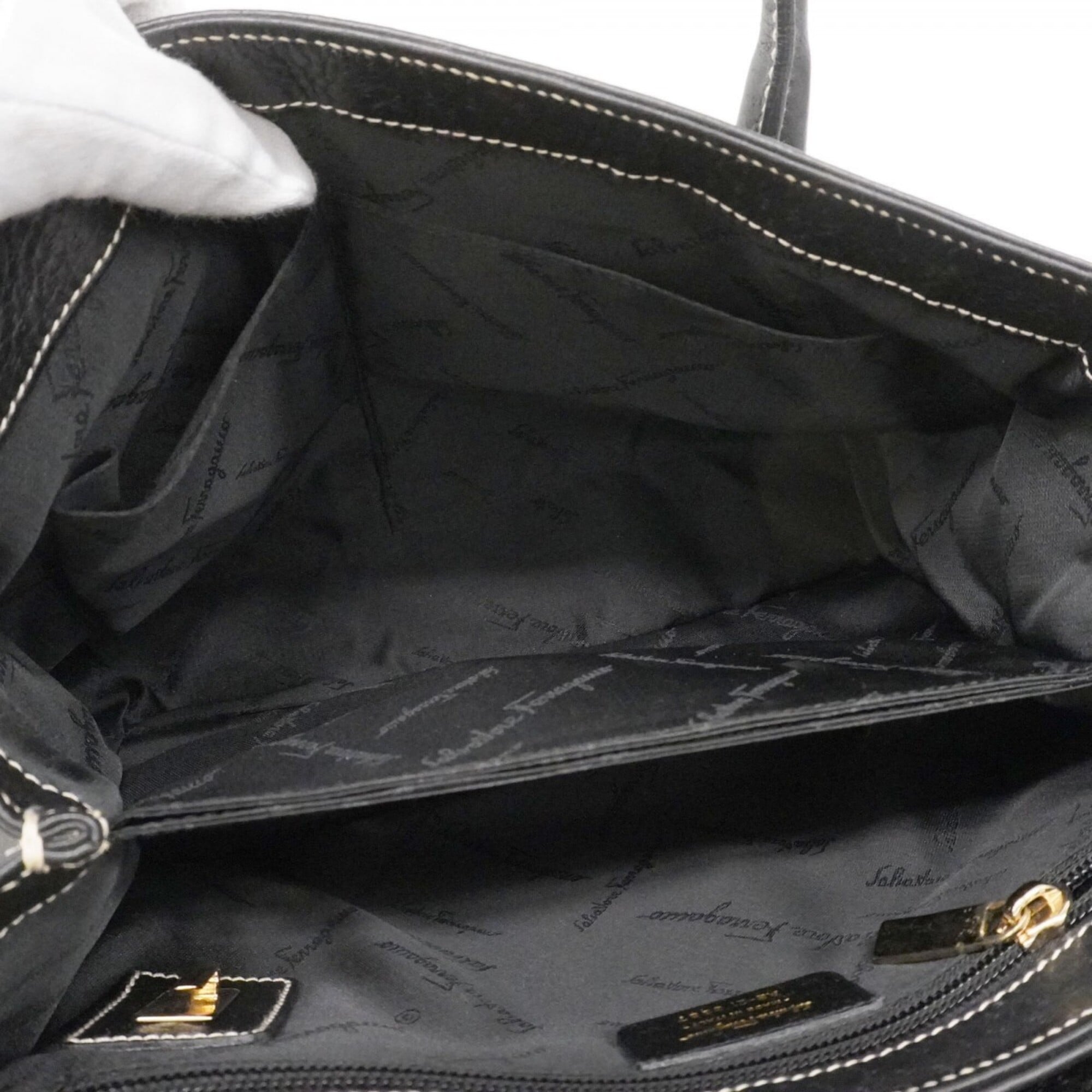 Salvatore Ferragamo Black Leather Handbag (Pre-Owned)