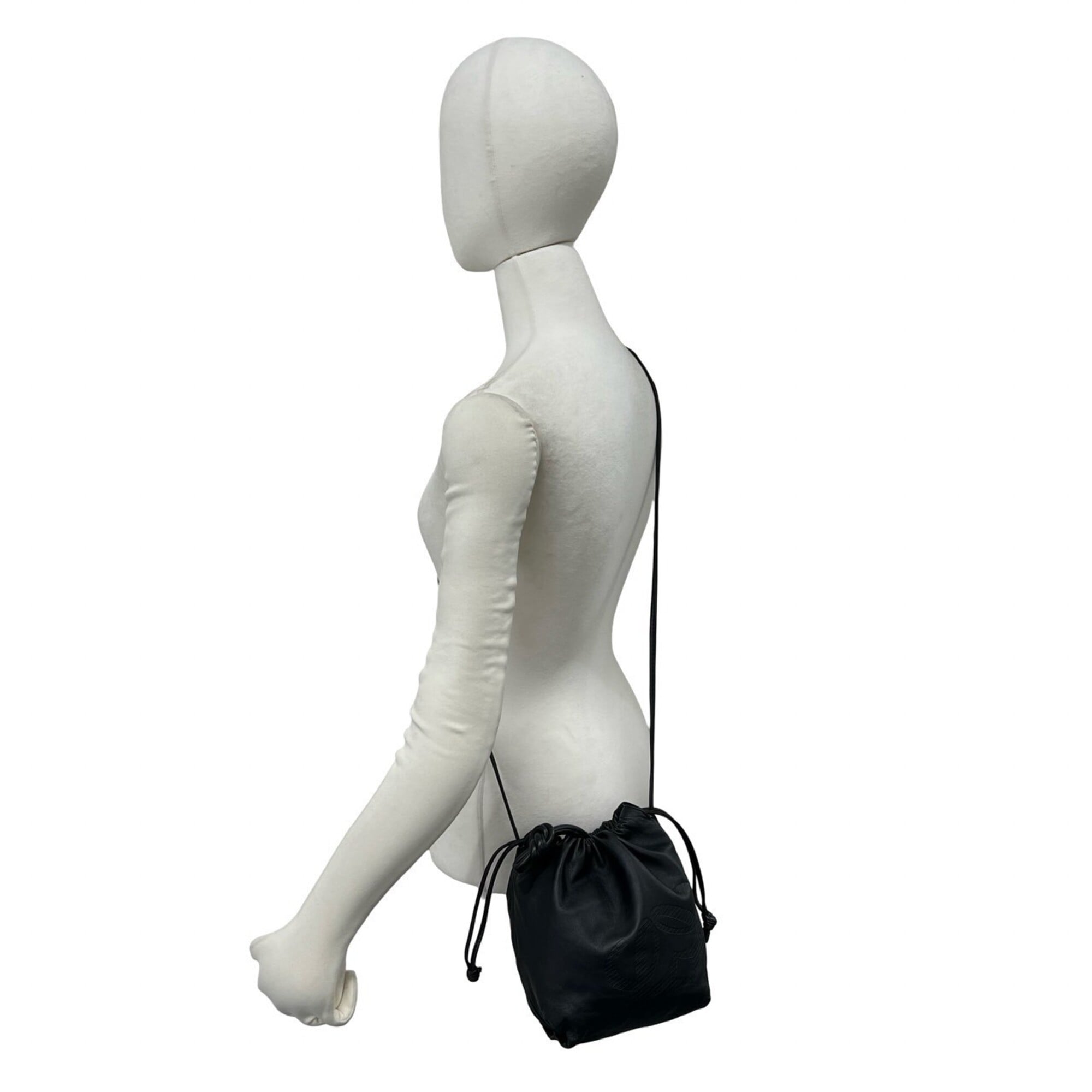 Loewe Black Leather Shoulder Bag (Pre-Owned)