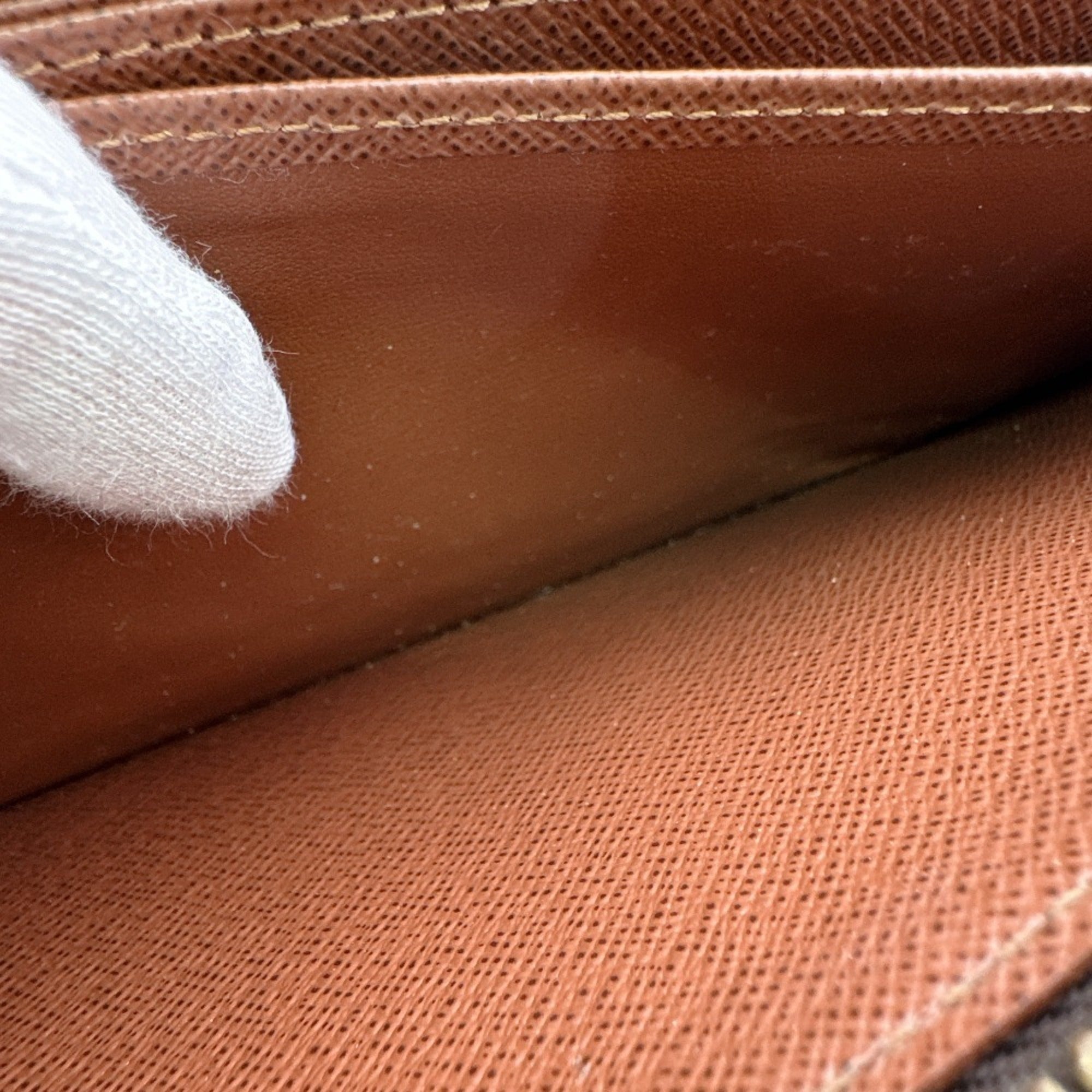 Louis Vuitton Brown Leather (Pre-Owned)